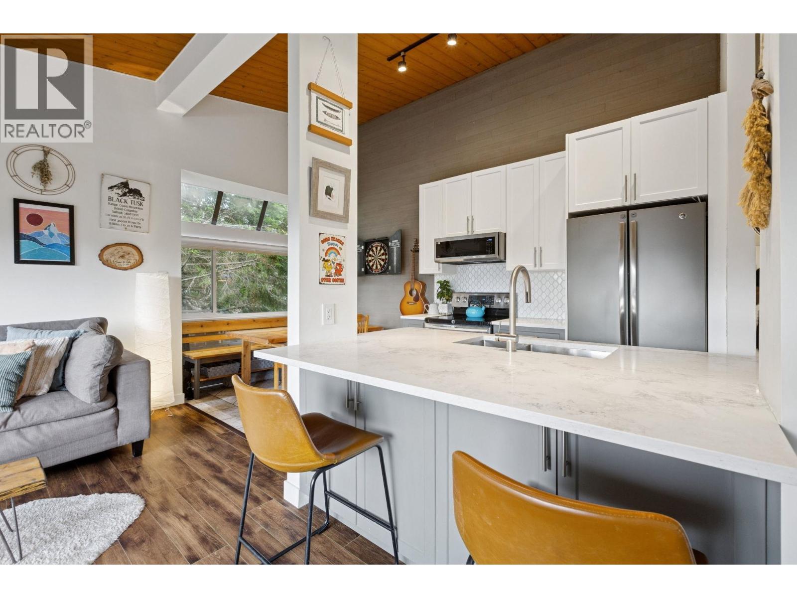 302 146 E 18th Street, North Vancouver, British Columbia  V7L 2X5 - Photo 9 - R3075698