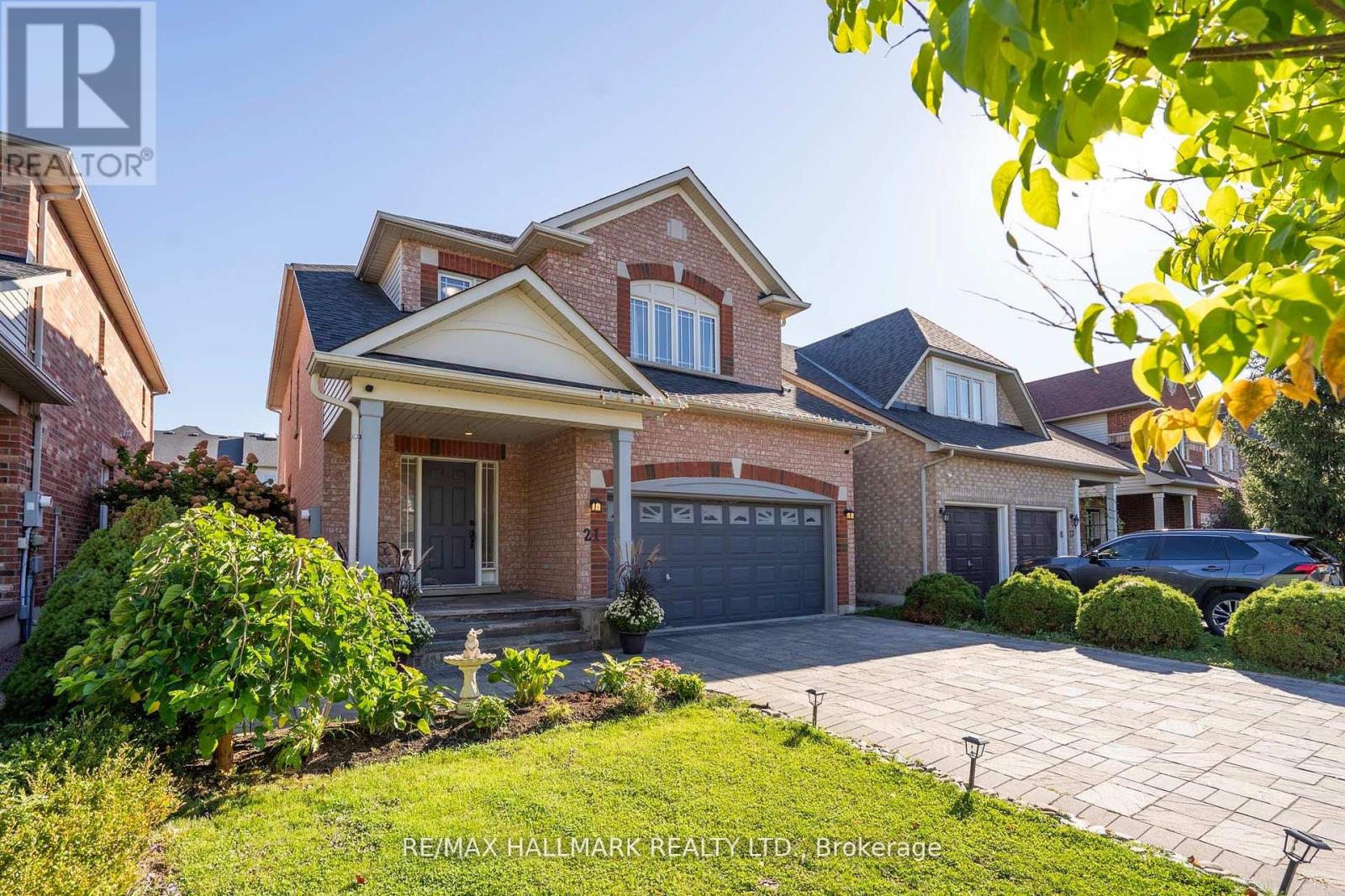 21 Brooks Avenue, Aurora, Ontario  L4G 7W2 - Photo 3 - N12458968