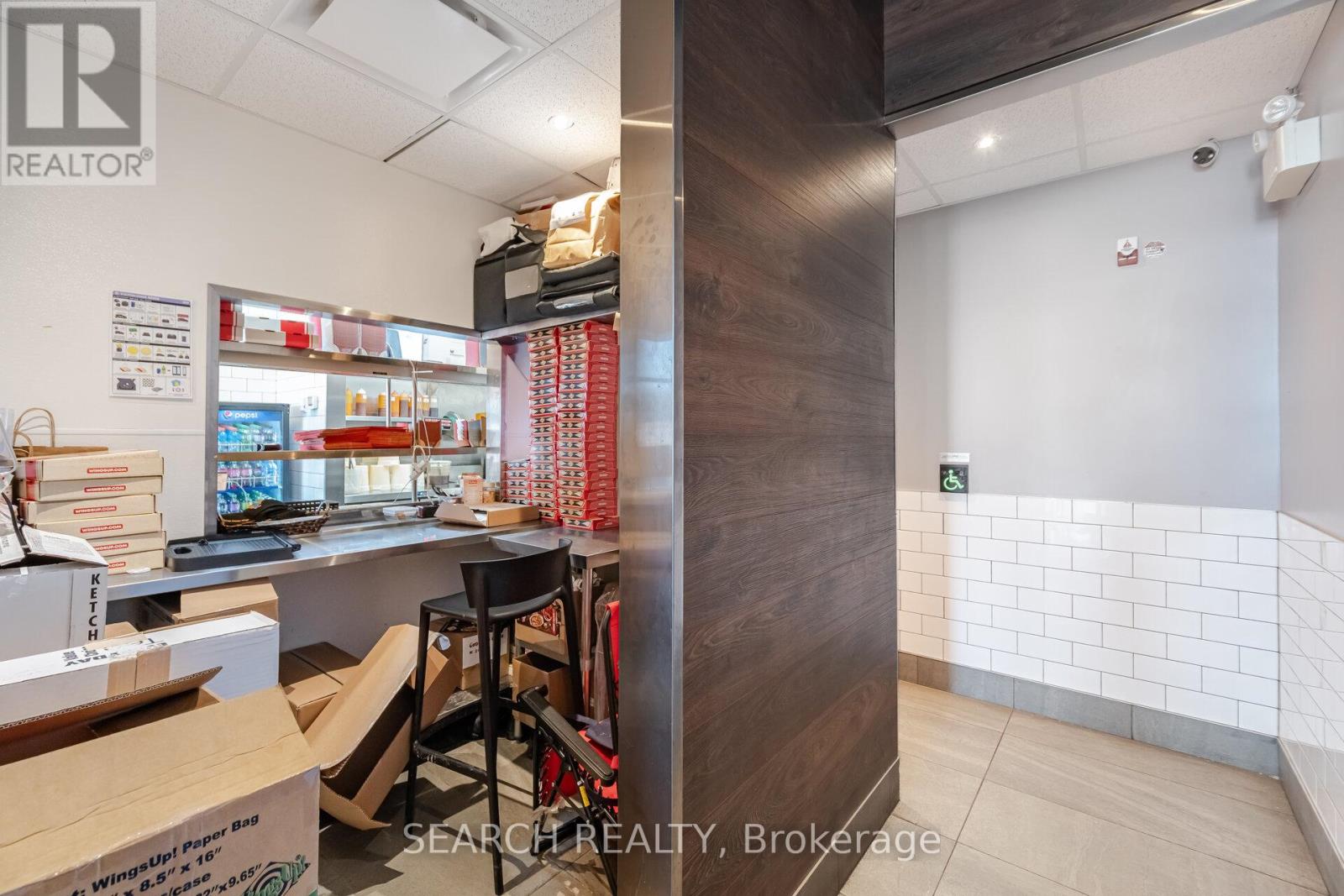 1900 Fowler Drive, Mississauga, Ontario  L5K 1T7 - Photo 12 - W12458699