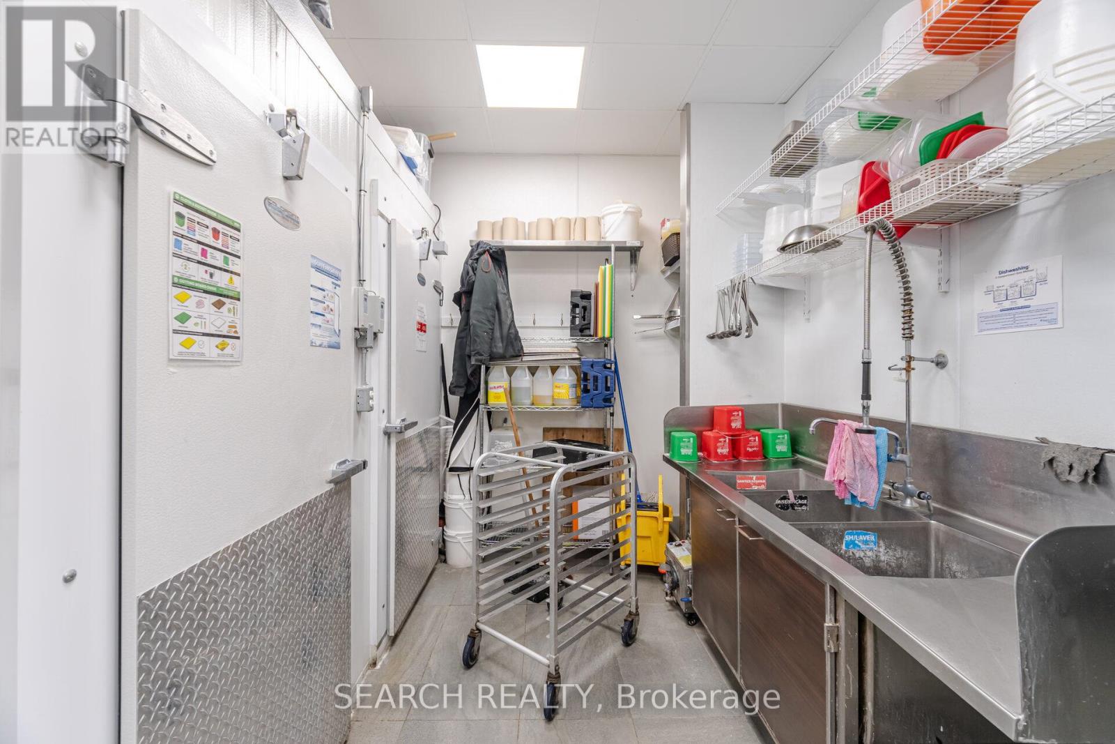 1900 Fowler Drive, Mississauga, Ontario  L5K 1T7 - Photo 14 - W12458699