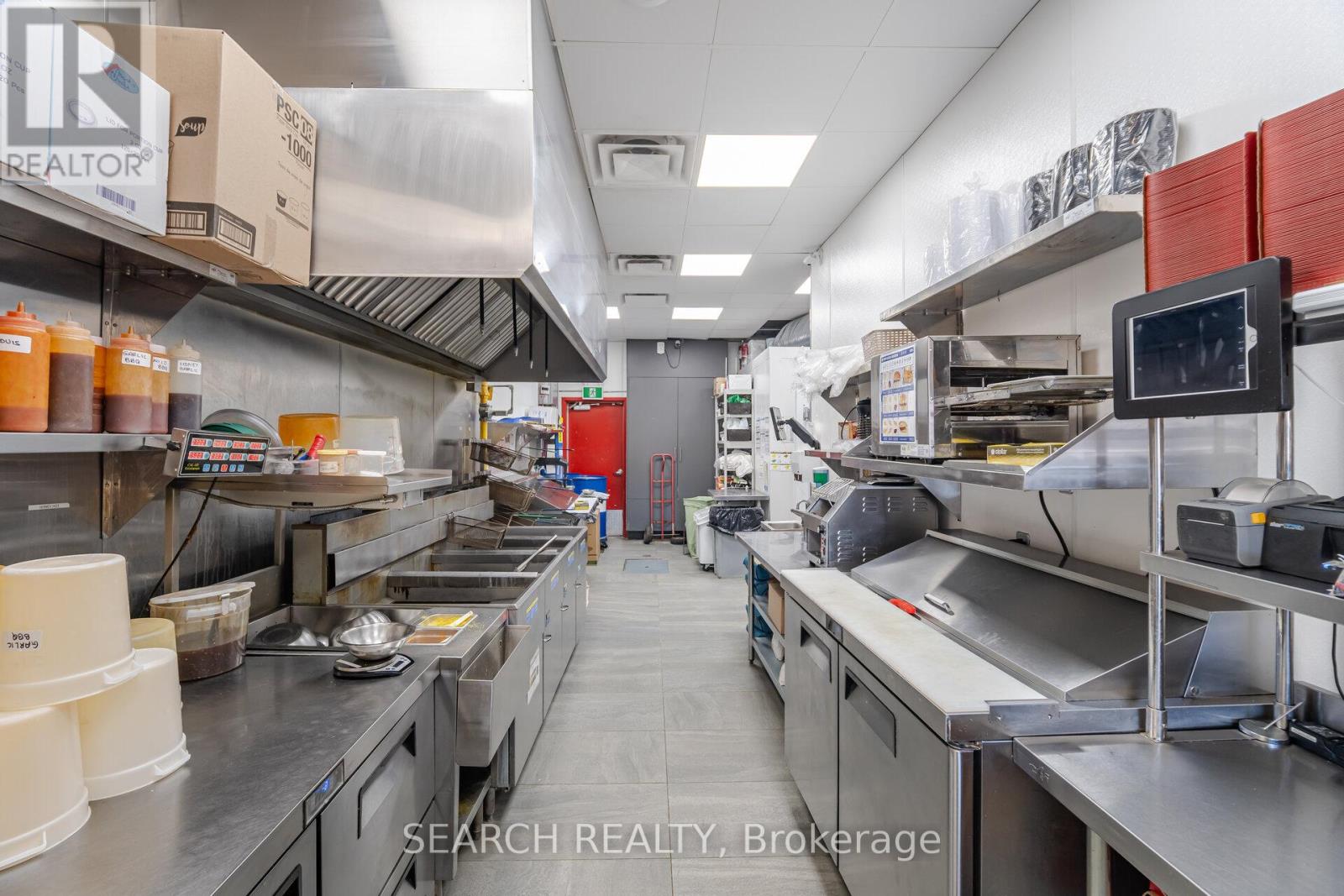 1900 Fowler Drive, Mississauga, Ontario  L5K 1T7 - Photo 9 - W12458699