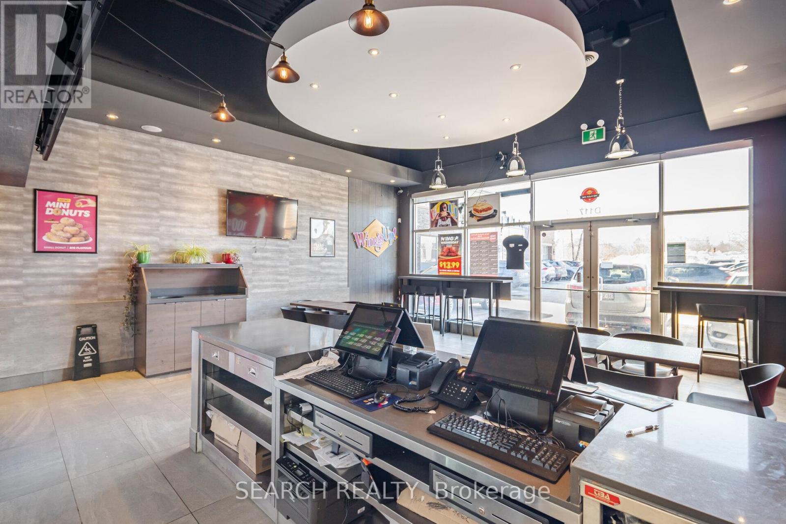 1900 Fowler Drive, Mississauga, Ontario  L5K 1T7 - Photo 2 - W12458699