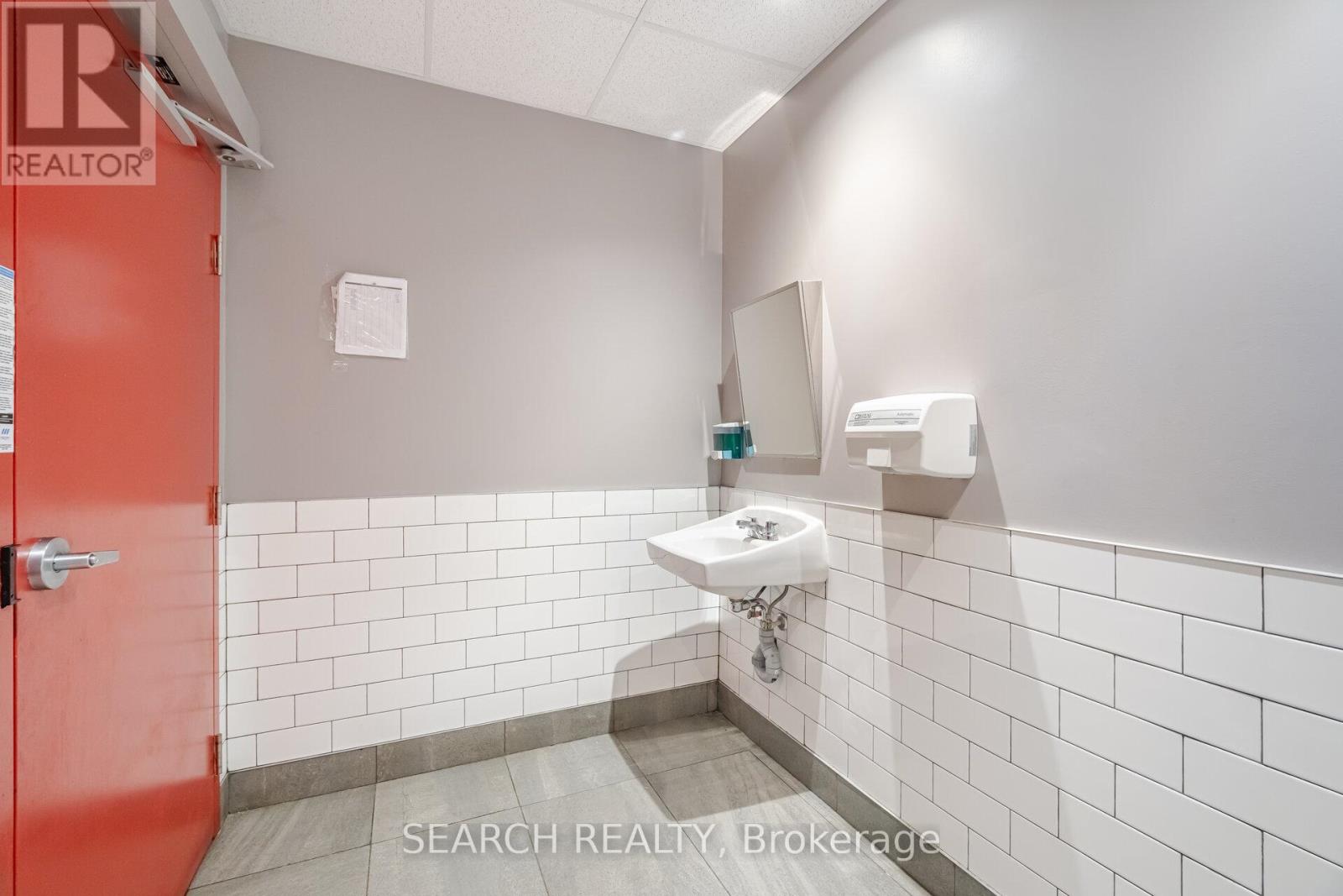 1900 Fowler Drive, Mississauga, Ontario  L5K 1T7 - Photo 17 - W12458699