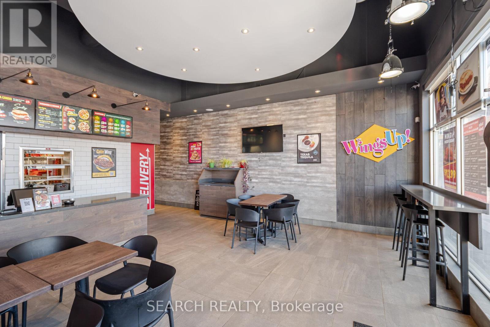 1900 Fowler Drive, Mississauga, Ontario  L5K 1T7 - Photo 7 - W12458699