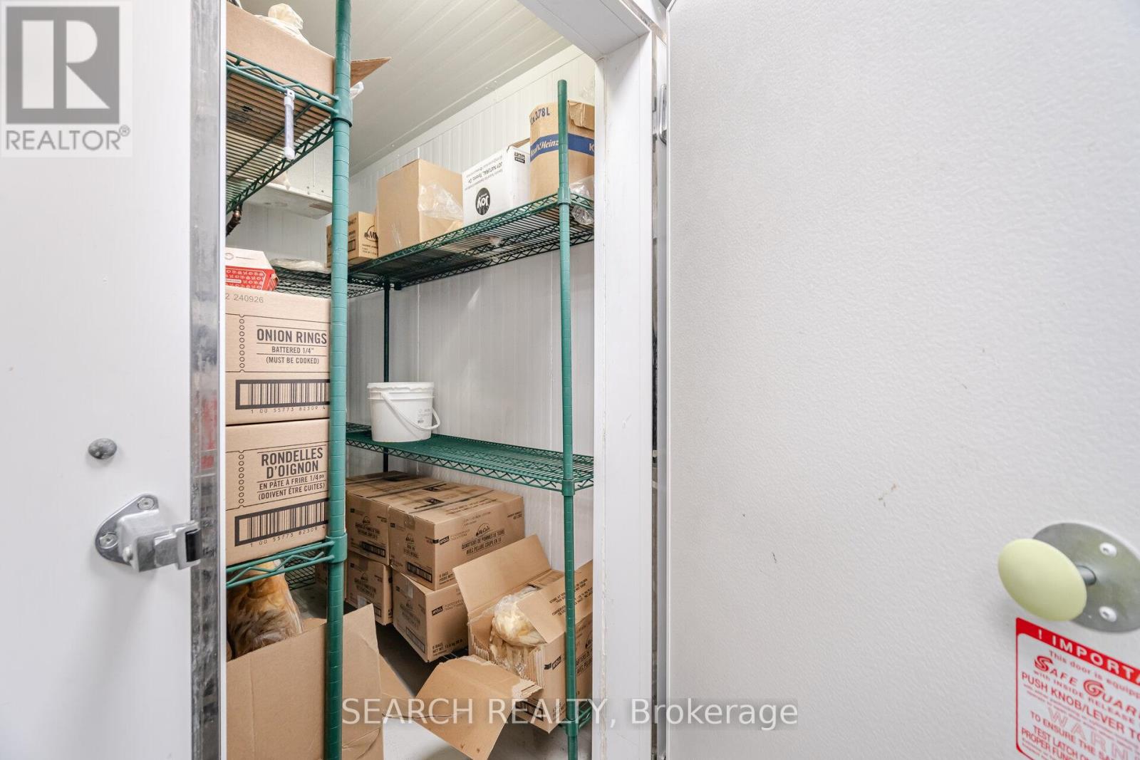 1900 Fowler Drive, Mississauga, Ontario  L5K 1T7 - Photo 18 - W12458699