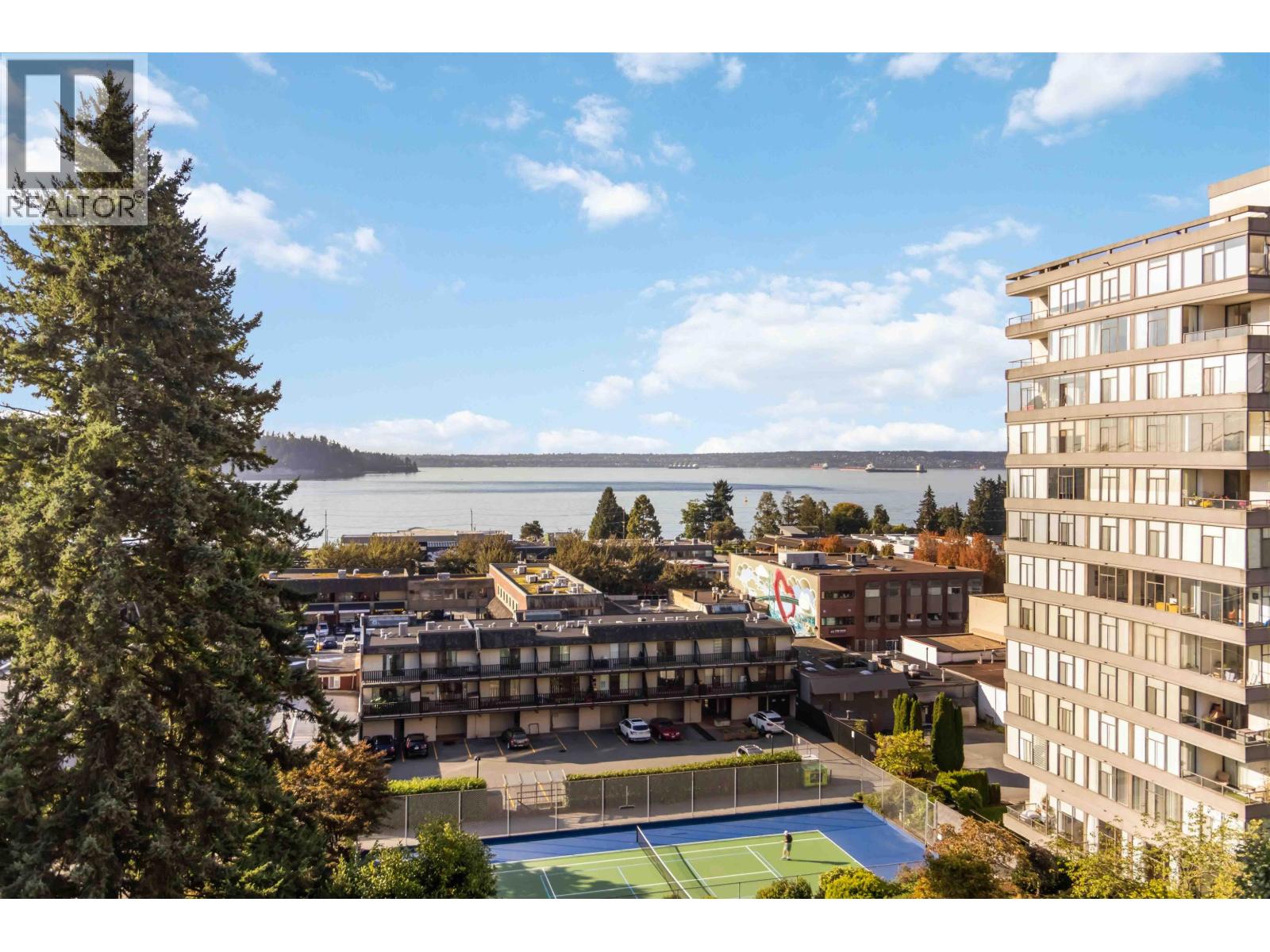 802 1455 DUCHESS AVENUE, West Vancouver, British Columbia