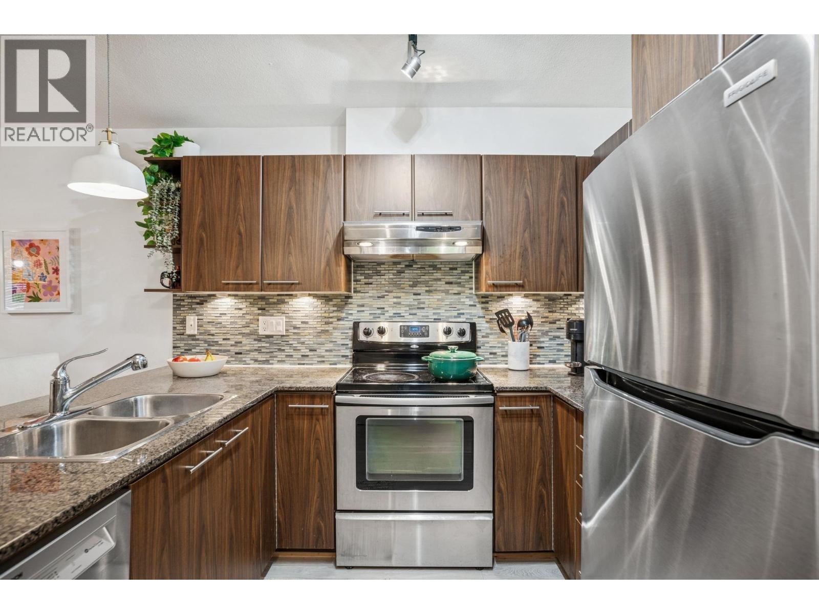 111 4728 Brentwood Drive, Burnaby, British Columbia  V5C 0G2 - Photo 4 - R3075746