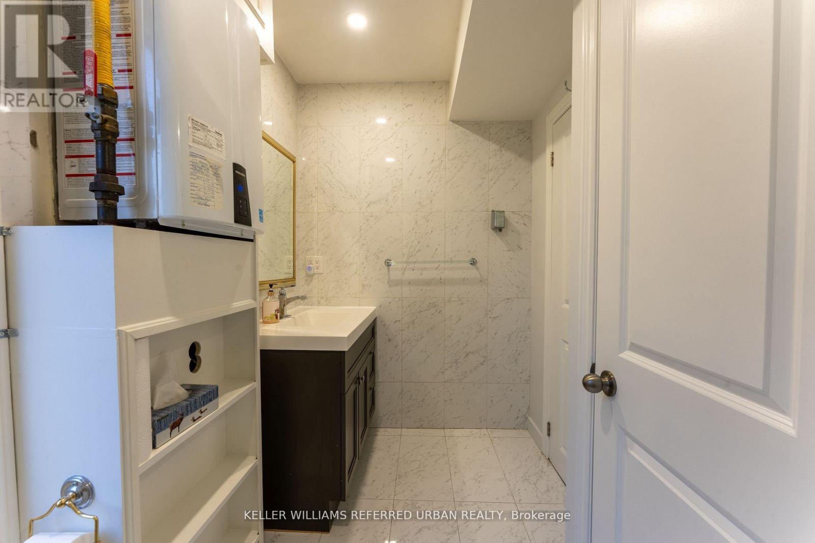 Upper - 177 Strachan Avenue, Toronto, Ontario  M6J 2T1 - Photo 13 - C12662648