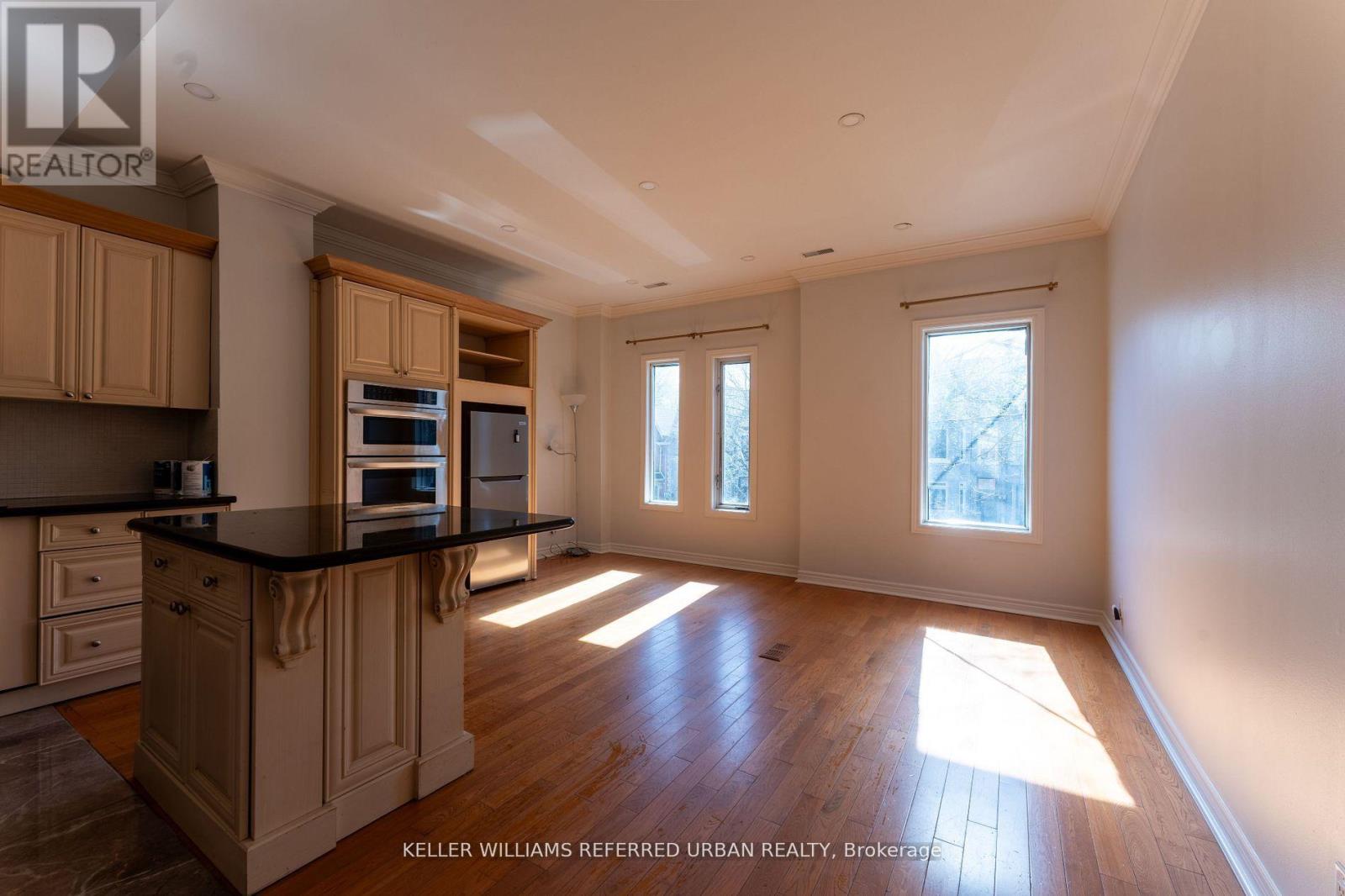 Upper - 177 Strachan Avenue, Toronto, Ontario  M6J 2T1 - Photo 3 - C12662648