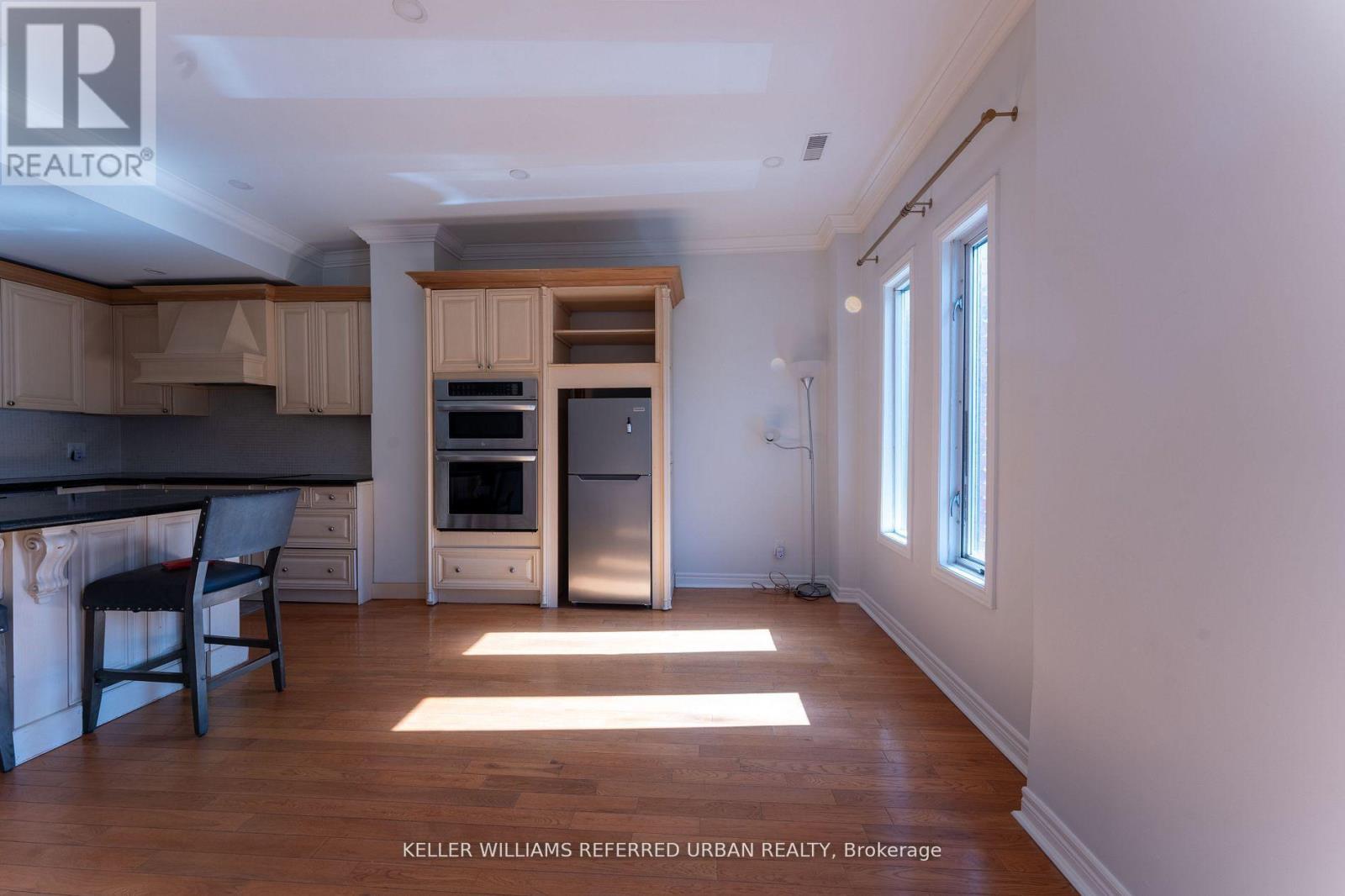 Upper - 177 Strachan Avenue, Toronto, Ontario  M6J 2T1 - Photo 4 - C12662648