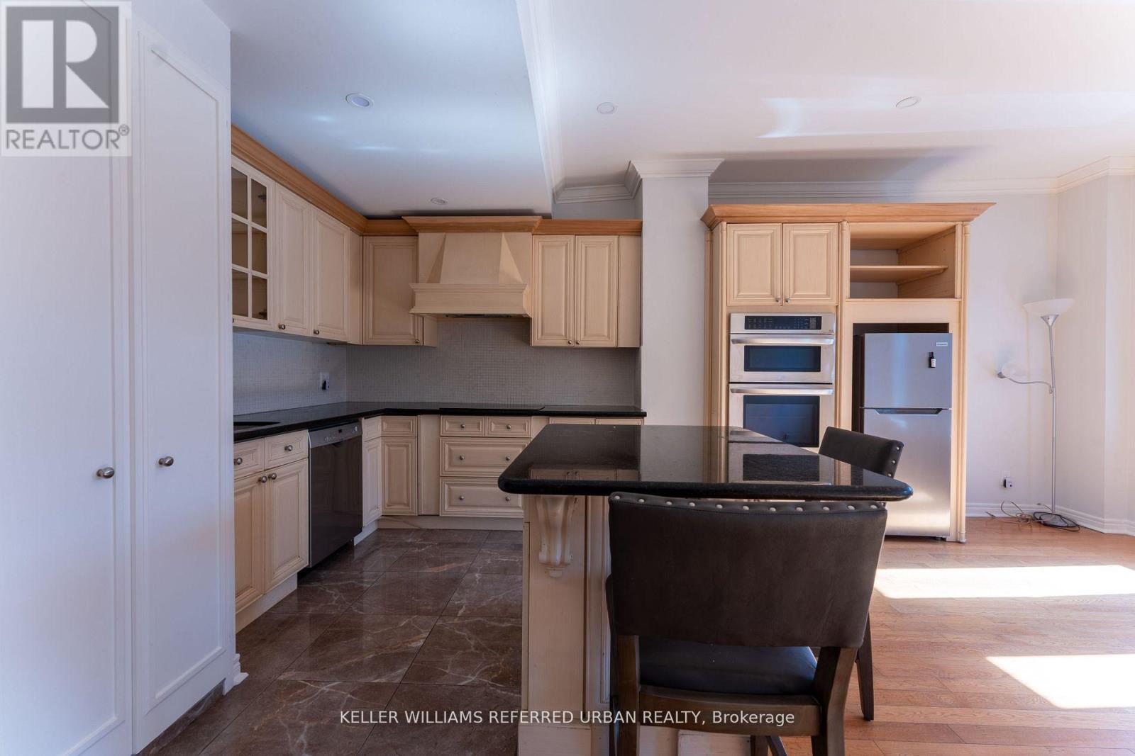 Upper - 177 Strachan Avenue, Toronto, Ontario  M6J 2T1 - Photo 5 - C12662648