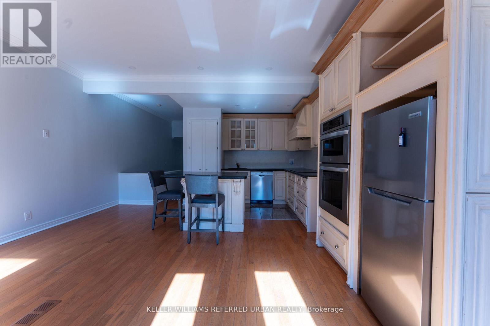 Upper - 177 Strachan Avenue, Toronto, Ontario  M6J 2T1 - Photo 6 - C12662648