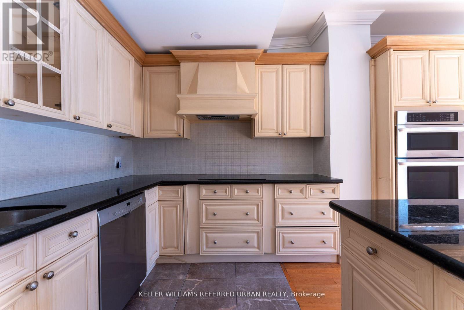 Upper - 177 Strachan Avenue, Toronto, Ontario  M6J 2T1 - Photo 8 - C12662648