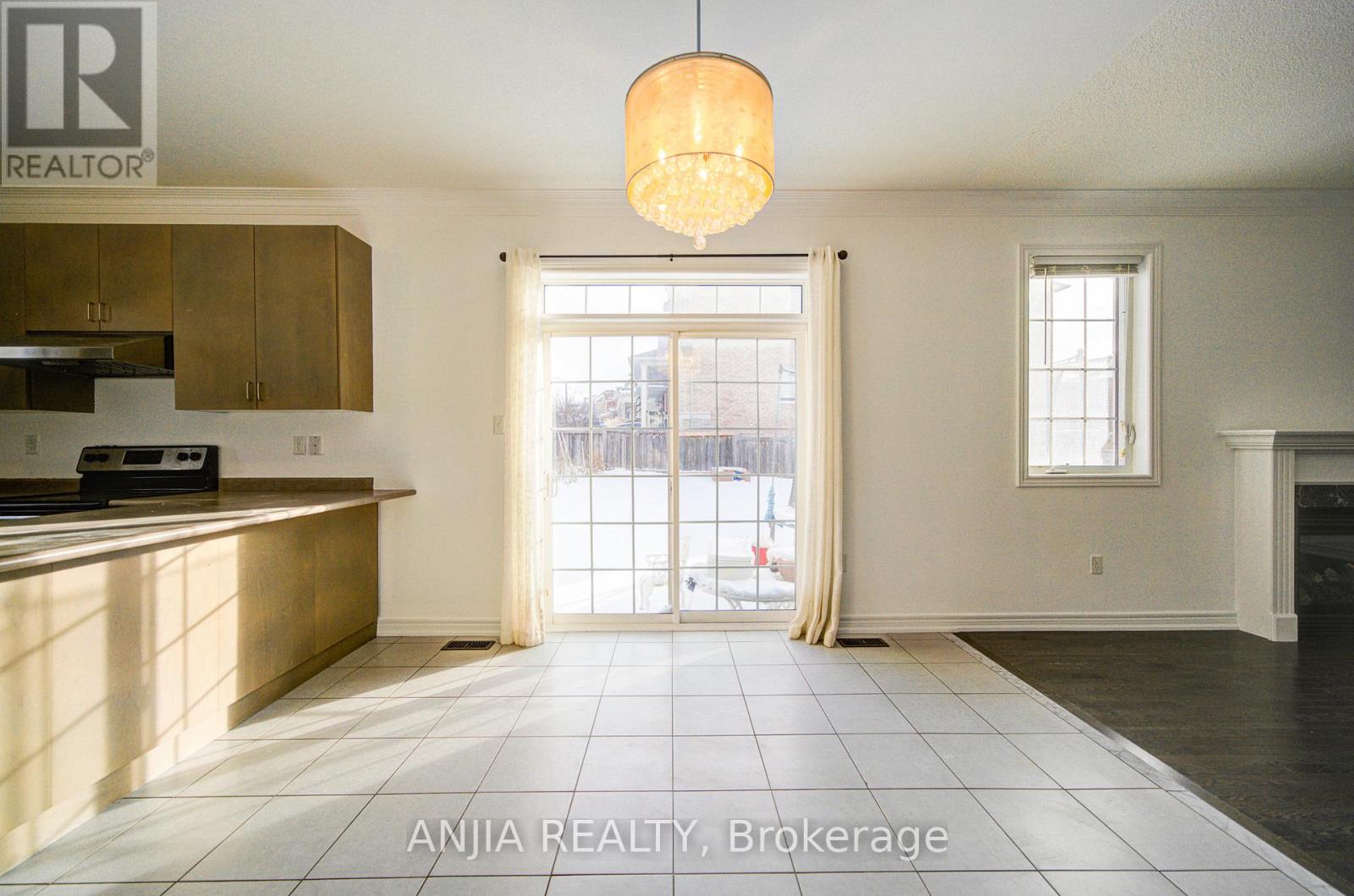 1137 Quick Street, Newmarket, Ontario  L3X 0A6 - Photo 10 - N12662594