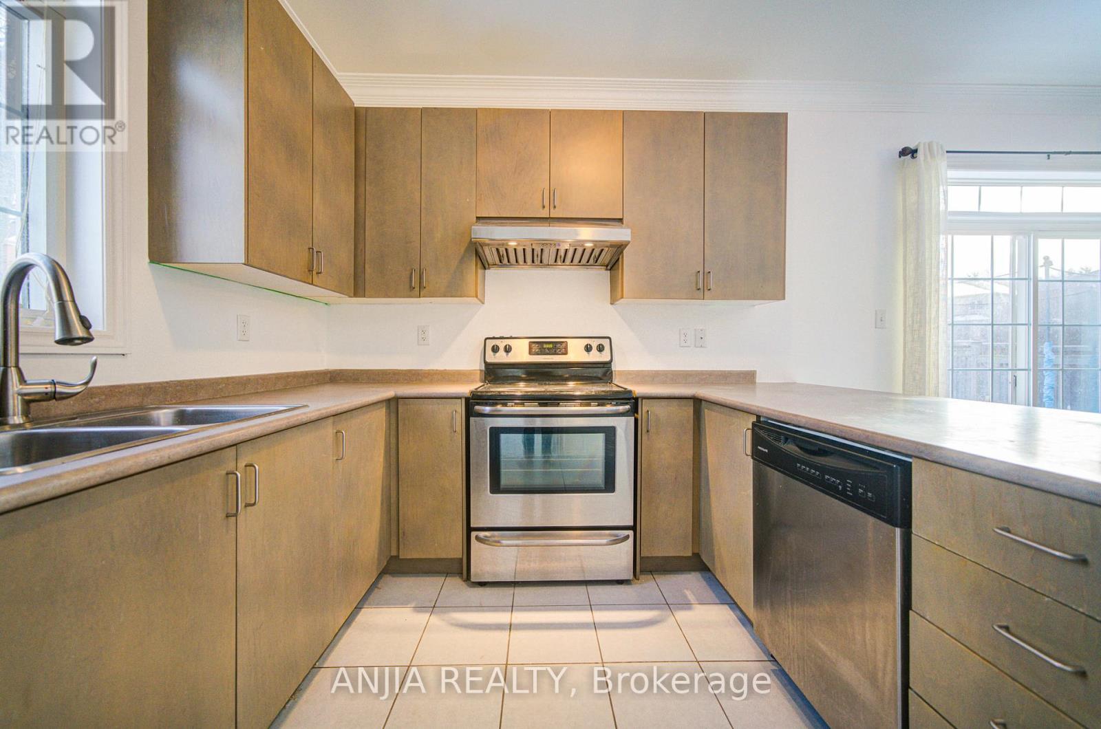 1137 Quick Street, Newmarket, Ontario  L3X 0A6 - Photo 13 - N12662594