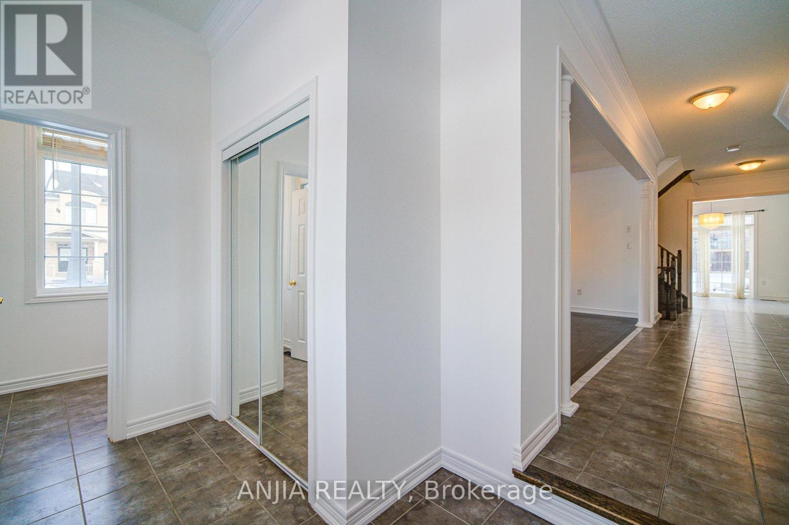 1137 Quick Street, Newmarket, Ontario  L3X 0A6 - Photo 4 - N12662594