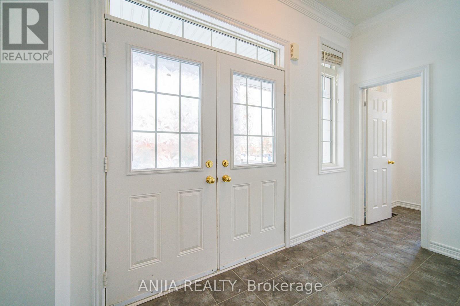 1137 Quick Street, Newmarket, Ontario  L3X 0A6 - Photo 5 - N12662594