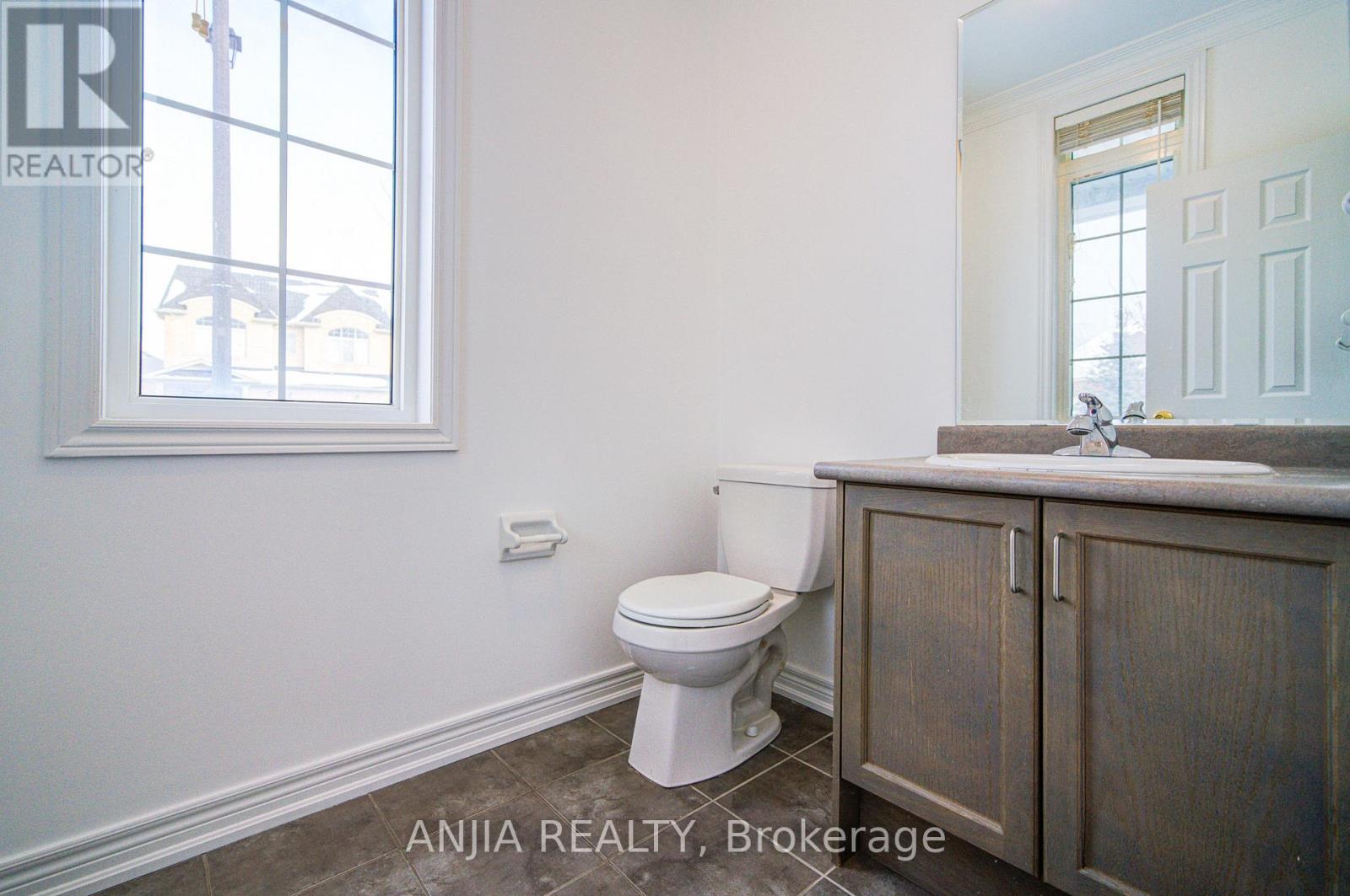 1137 Quick Street, Newmarket, Ontario  L3X 0A6 - Photo 6 - N12662594