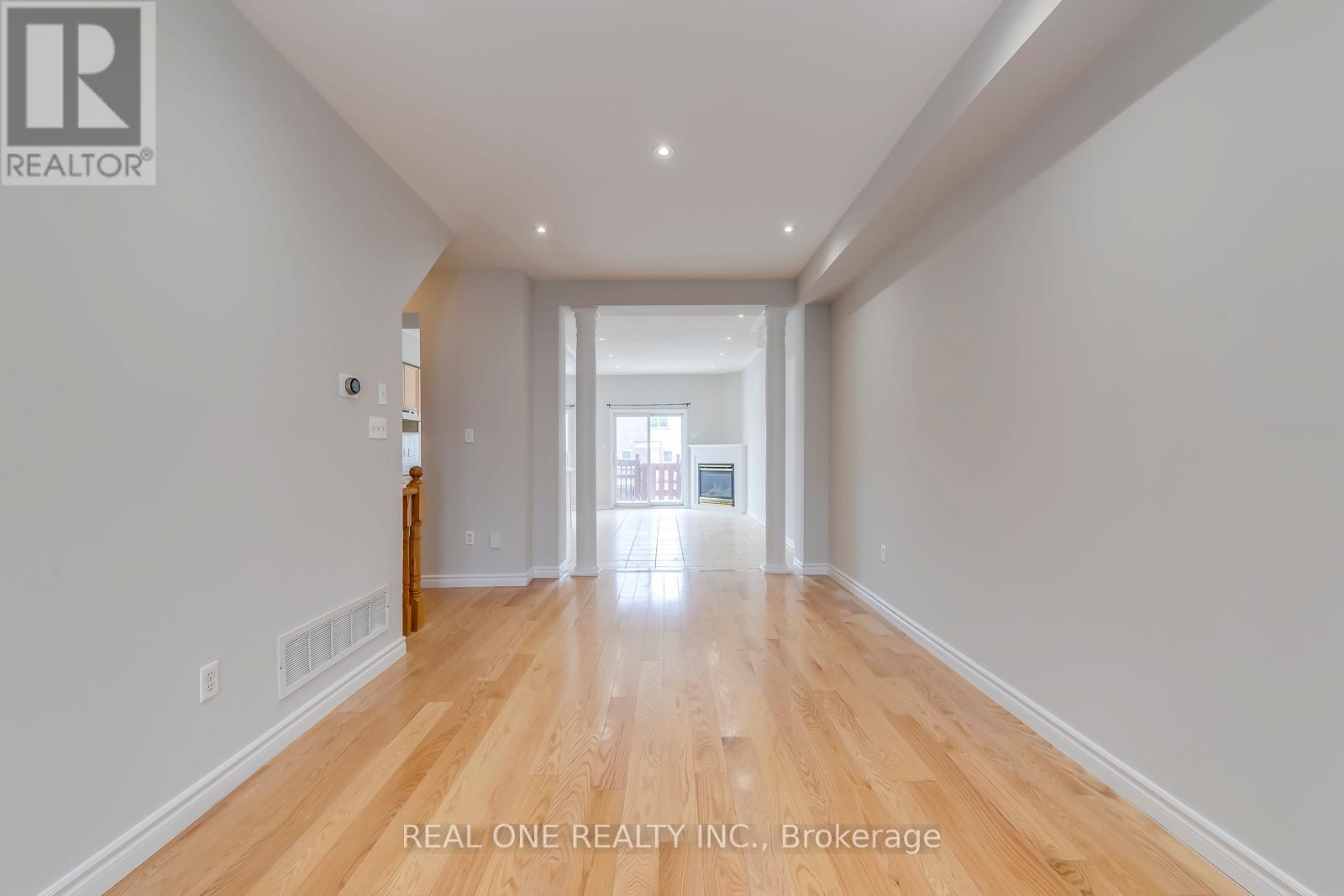 Upper - 24 Coast Avenue, Vaughan, Ontario  L6A 3Y1 - Photo 11 - N12455995