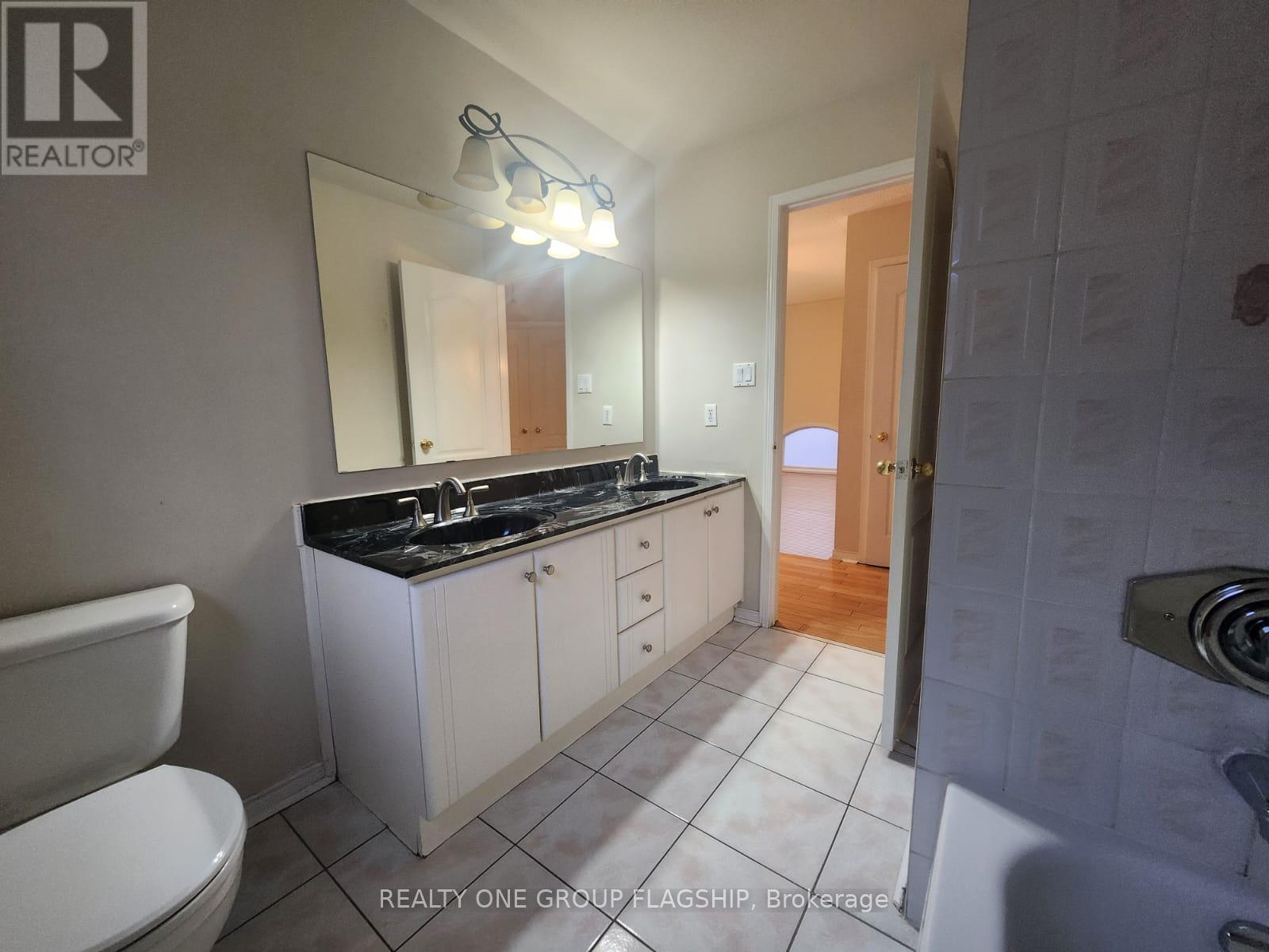 3 Cedarvalley Boulevard, Brampton, Ontario  L7A 1N7 - Photo 13 - W12578560