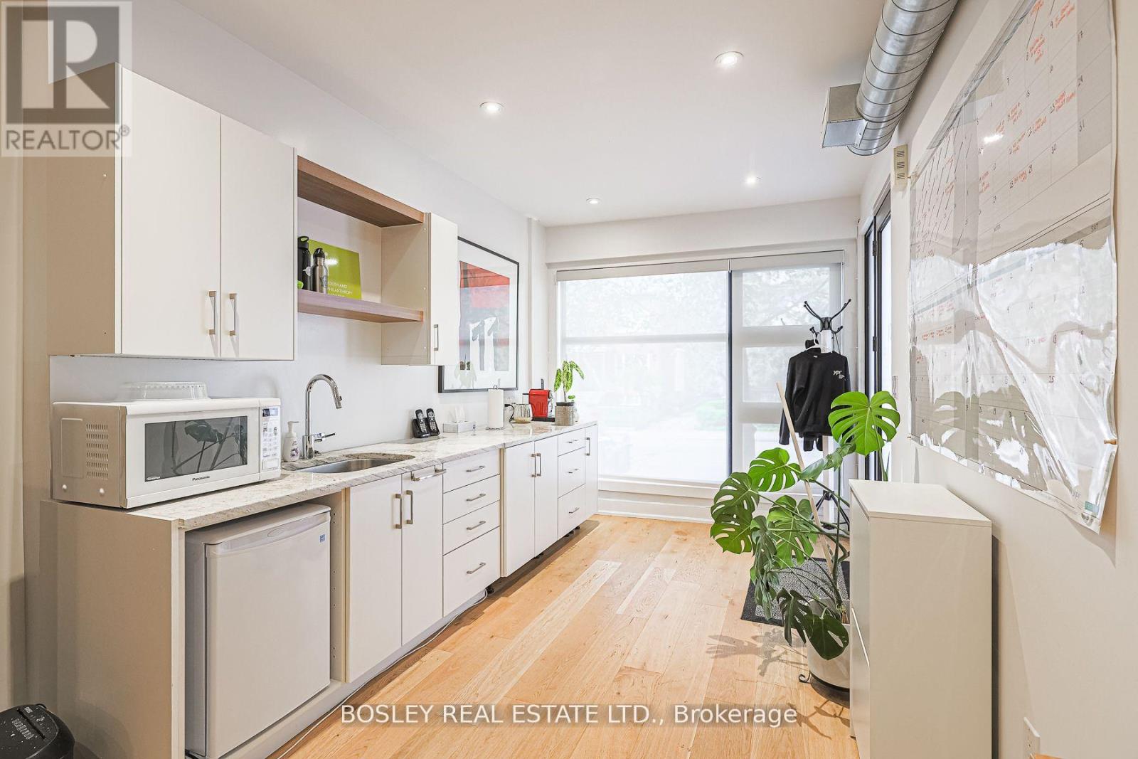 Main Floor - 973 Dovercourt Road, Toronto, Ontario  M6H 2X6 - Photo 6 - W12662580