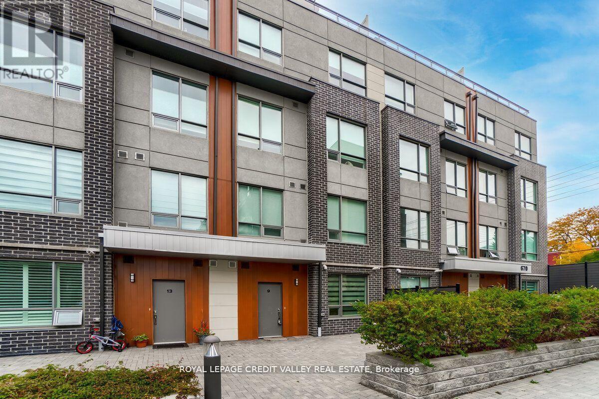 09 - 670 Atwater Avenue, Mississauga, Ontario  L5G 4K7 - Photo 1 - W12662590