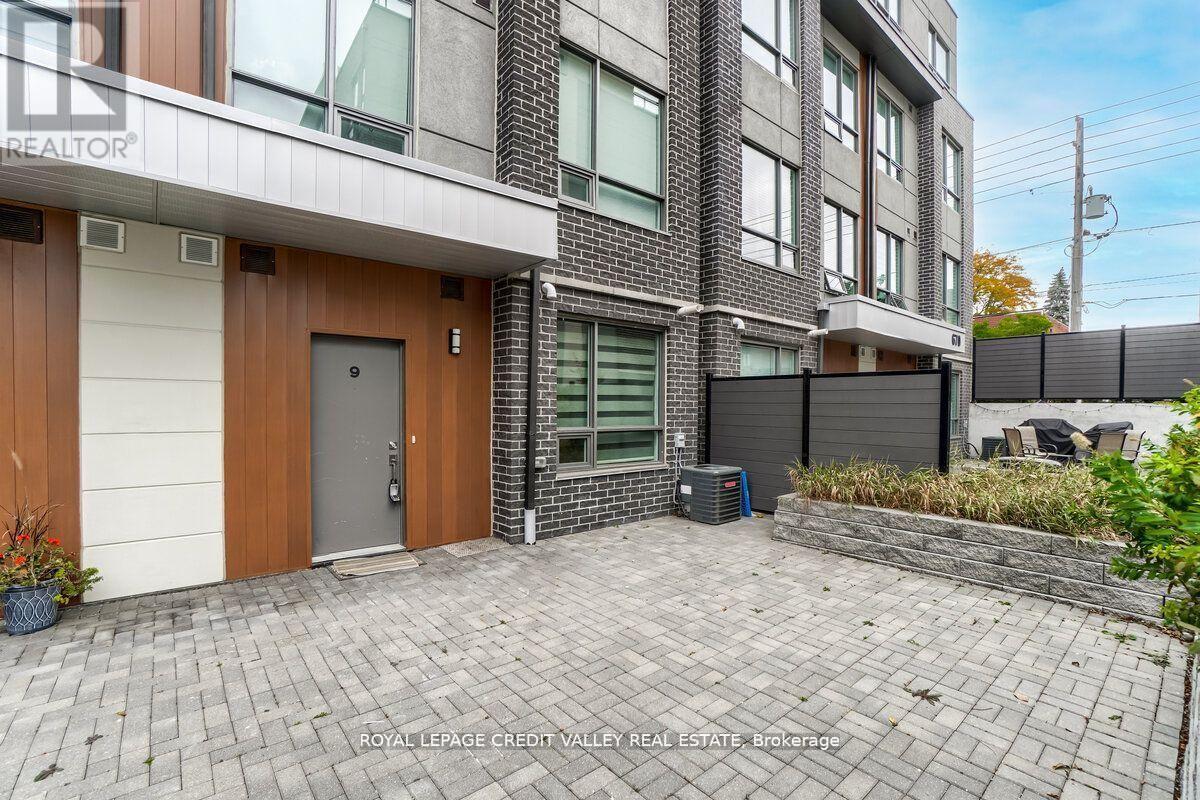 09 - 670 Atwater Avenue, Mississauga, Ontario  L5G 4K7 - Photo 2 - W12662590