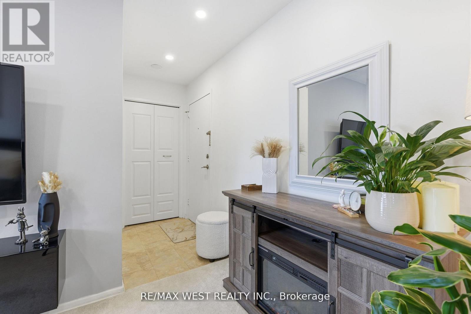 309 - 2485 Woking Crescent, Mississauga, Ontario  L5K 1Z6 - Photo 10 - W12662654