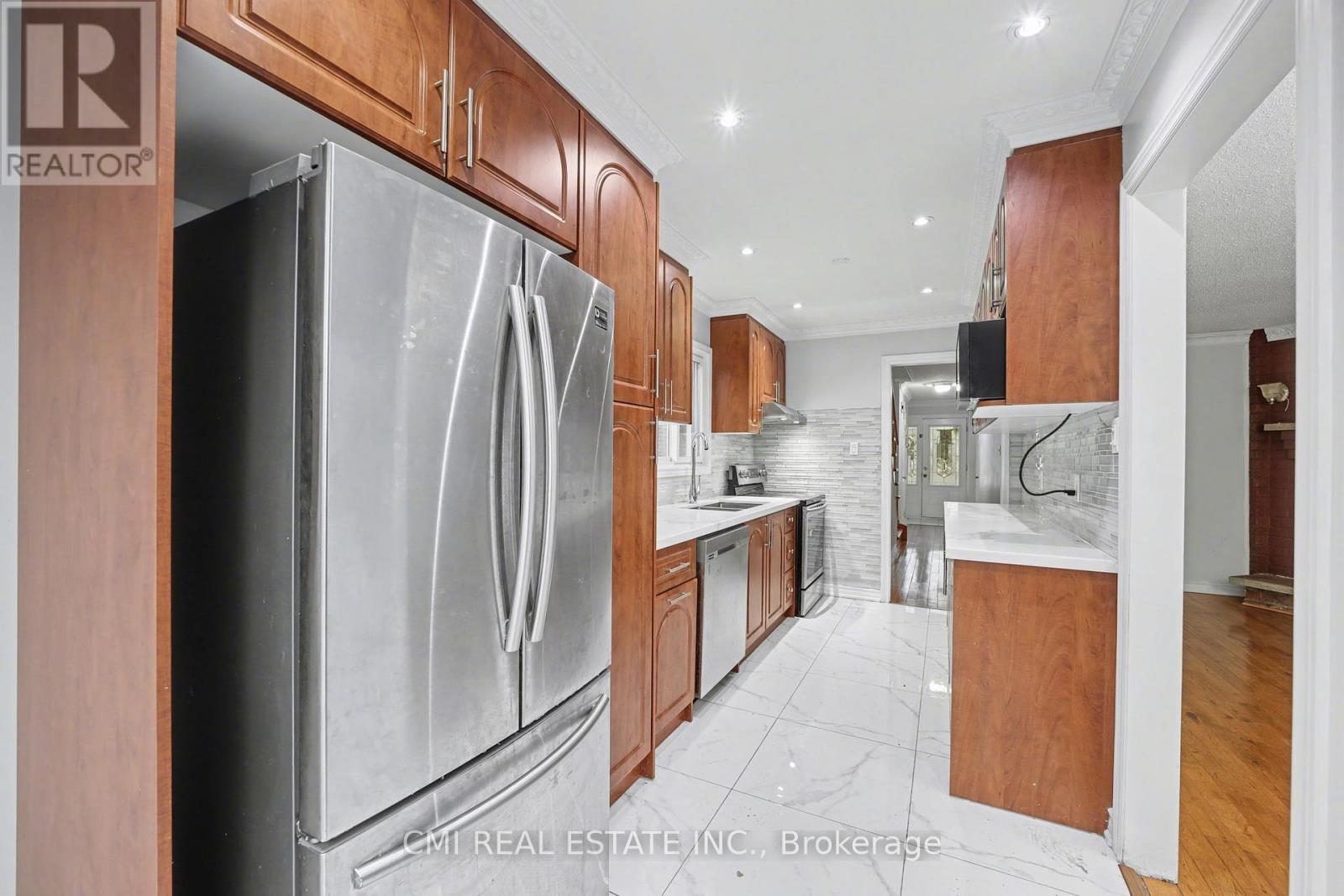 993 Lucerne Crescent, Mississauga, Ontario  L5C 3X6 - Photo 10 - W12662668