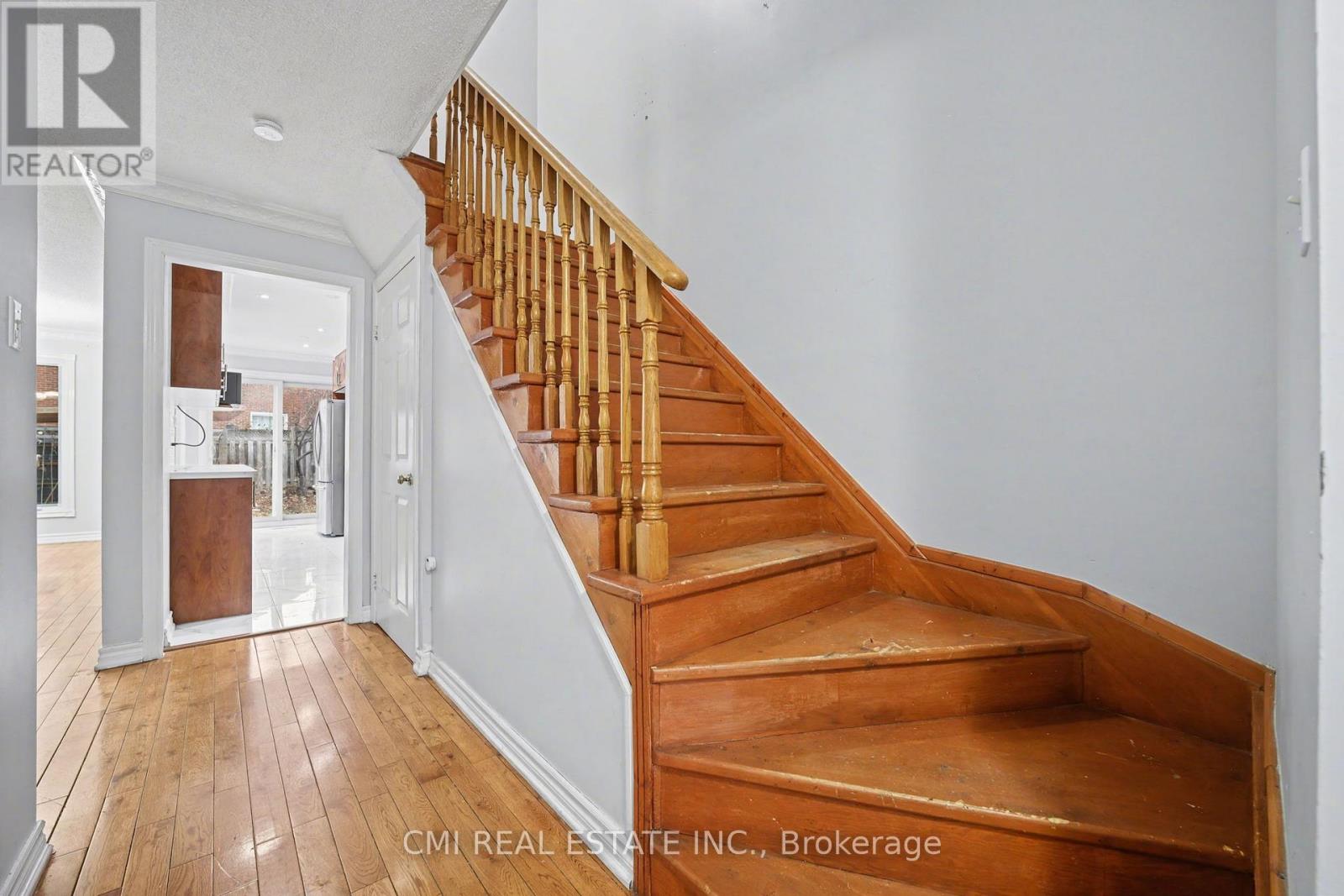 993 Lucerne Crescent, Mississauga, Ontario  L5C 3X6 - Photo 13 - W12662668