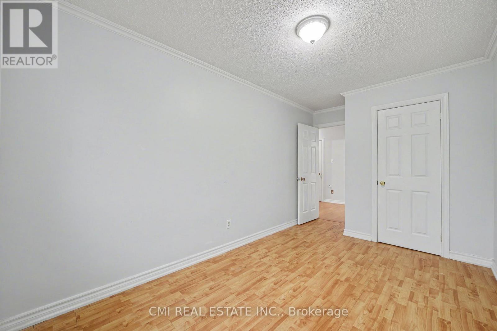 993 Lucerne Crescent, Mississauga, Ontario  L5C 3X6 - Photo 16 - W12662668