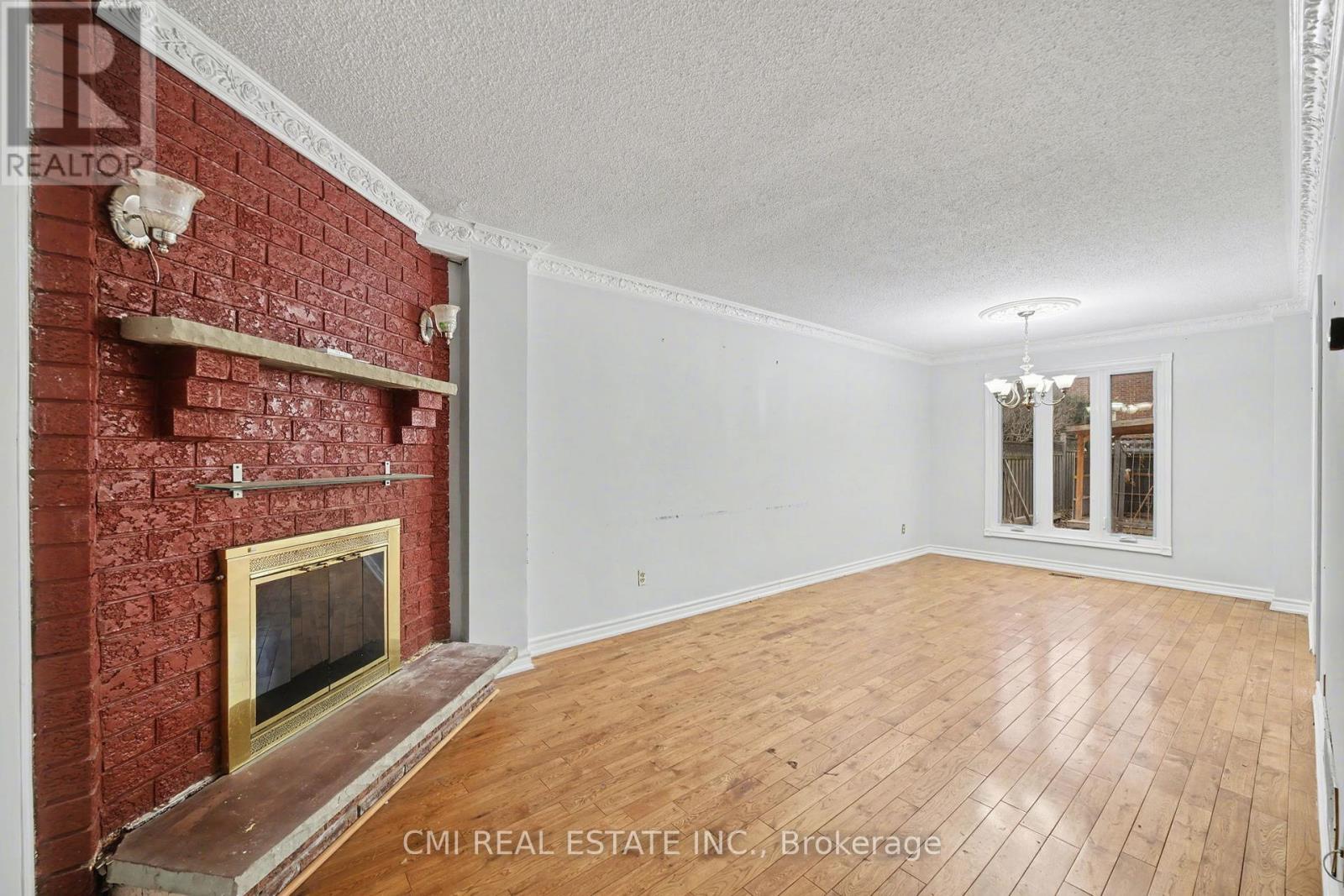 993 Lucerne Crescent, Mississauga, Ontario  L5C 3X6 - Photo 6 - W12662668