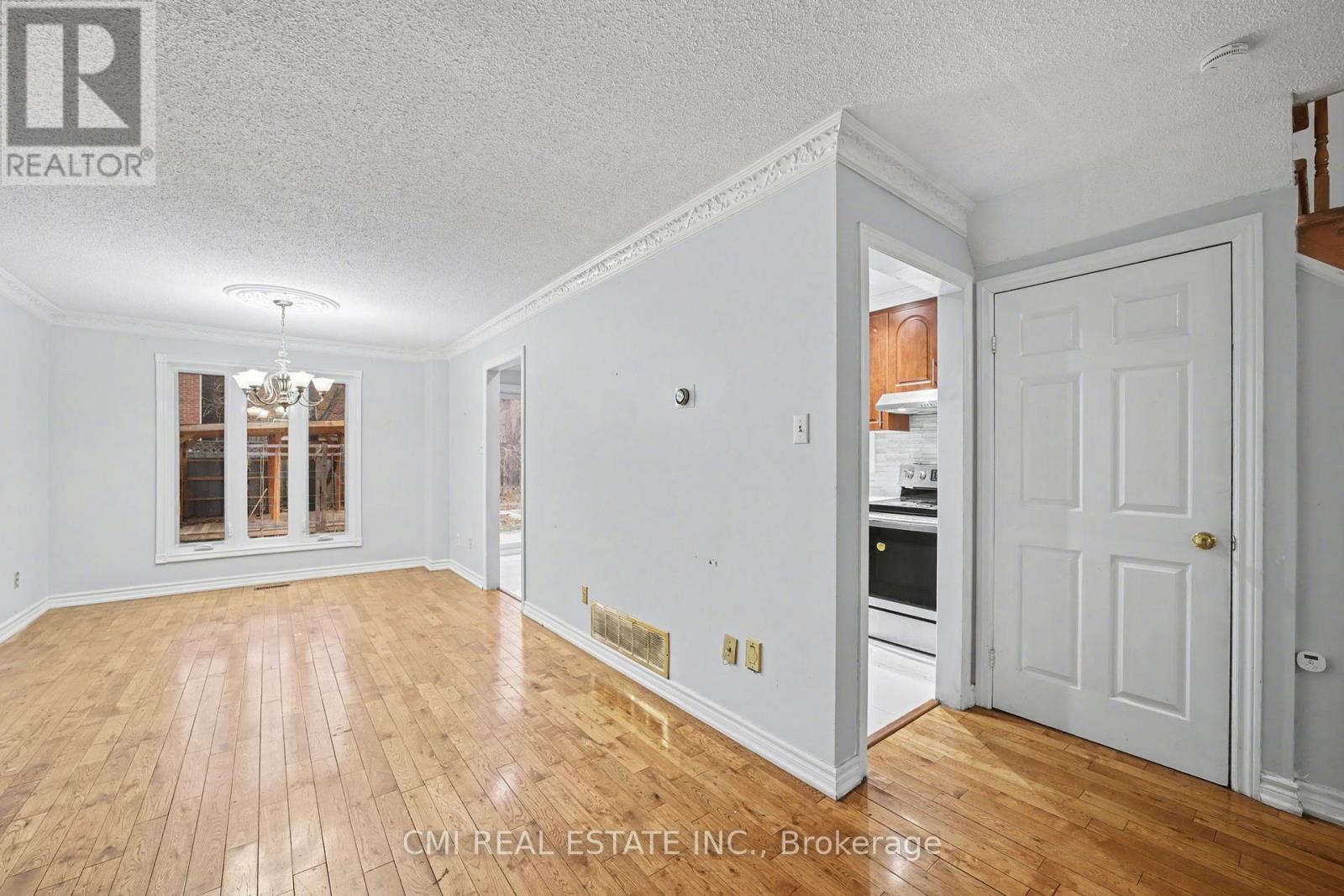 993 Lucerne Crescent, Mississauga, Ontario  L5C 3X6 - Photo 8 - W12662668