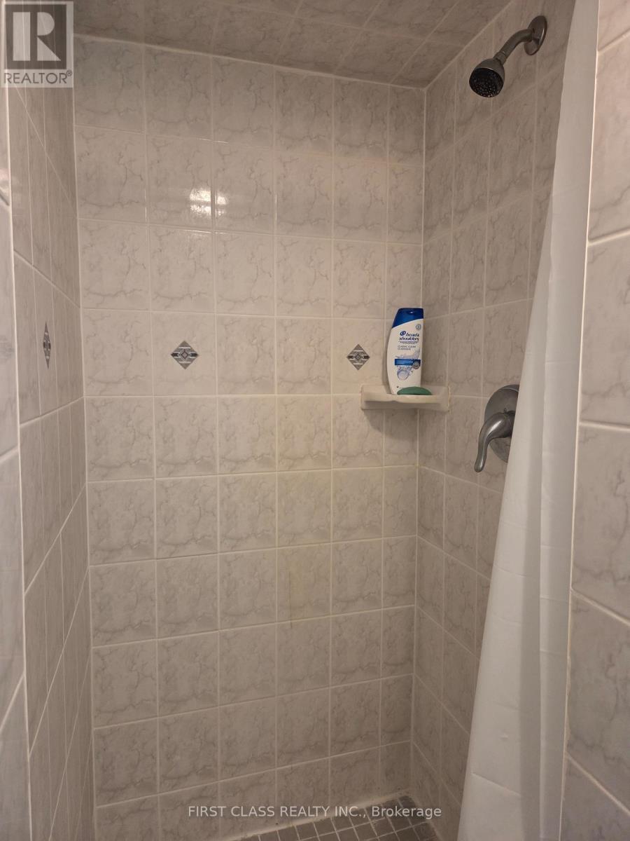 1622 Anworld Court, Mississauga, Ontario  L4W 2V9 - Photo 28 - W12662674