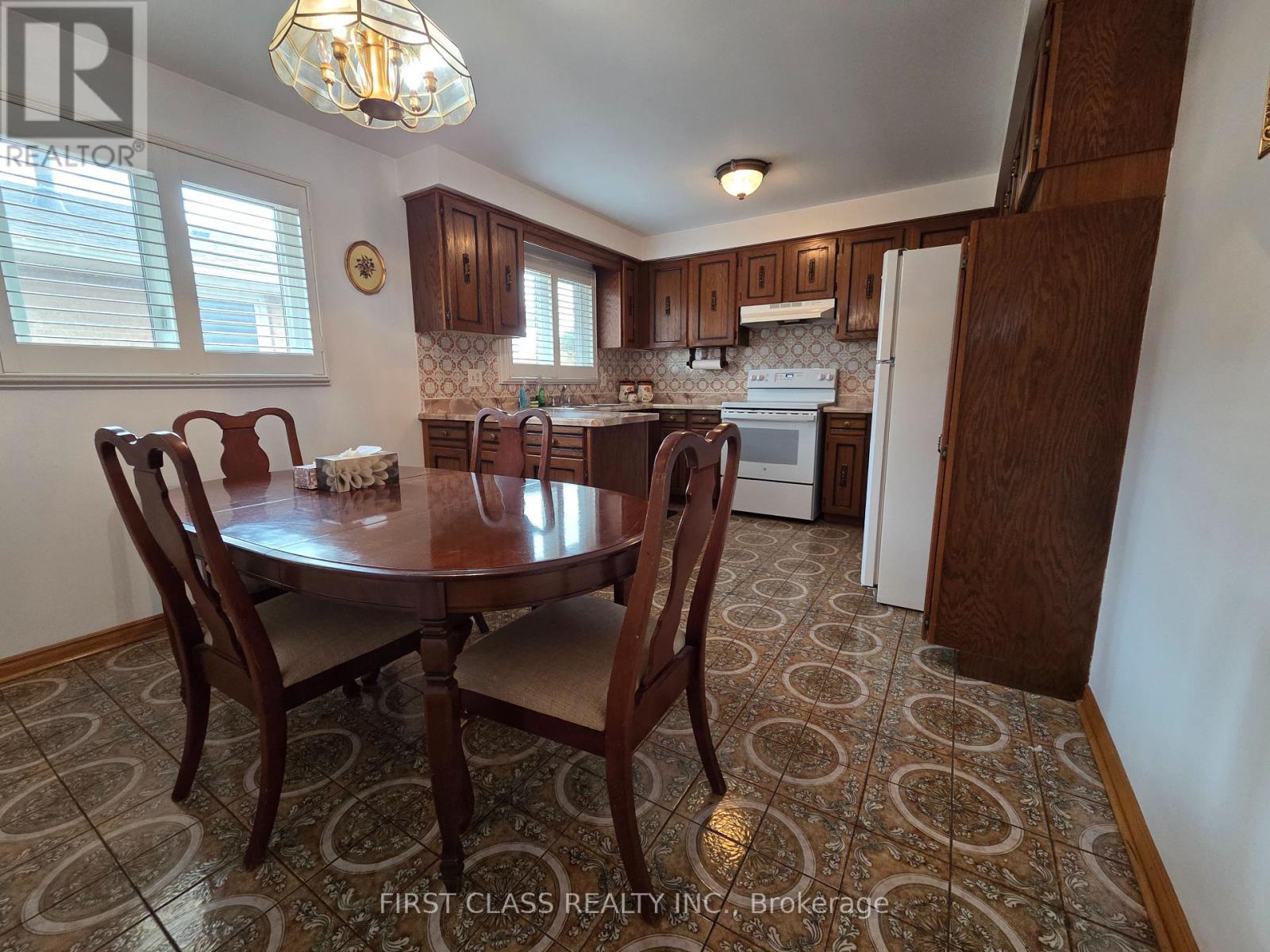 1622 Anworld Court, Mississauga, Ontario  L4W 2V9 - Photo 7 - W12662674