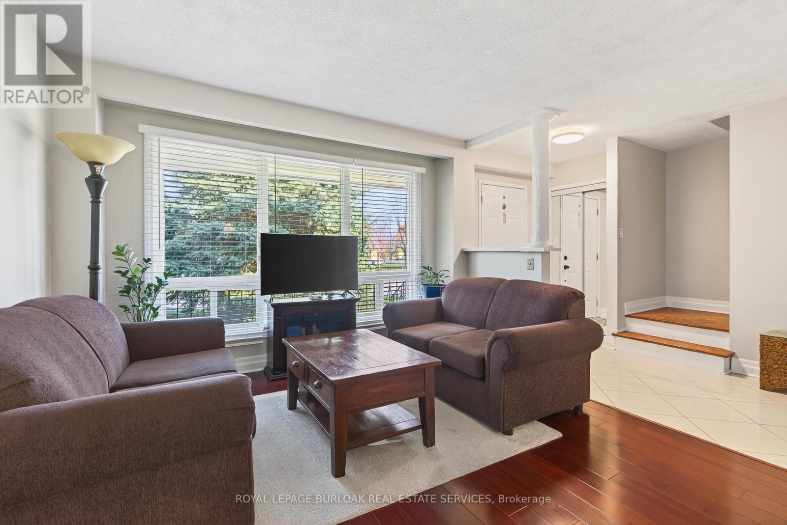 214 Vance Drive, Oakville, Ontario  L6L 3L1 - Photo 11 - W12662698