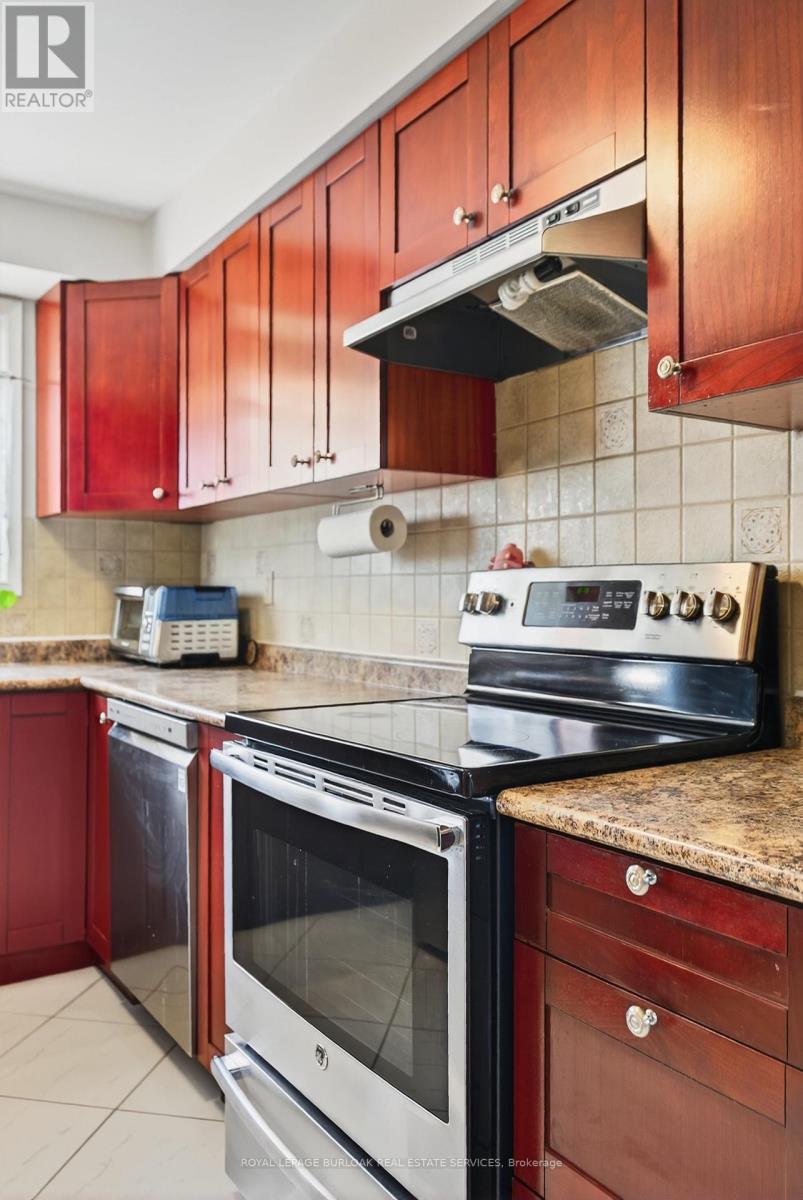 214 Vance Drive, Oakville, Ontario  L6L 3L1 - Photo 20 - W12662698