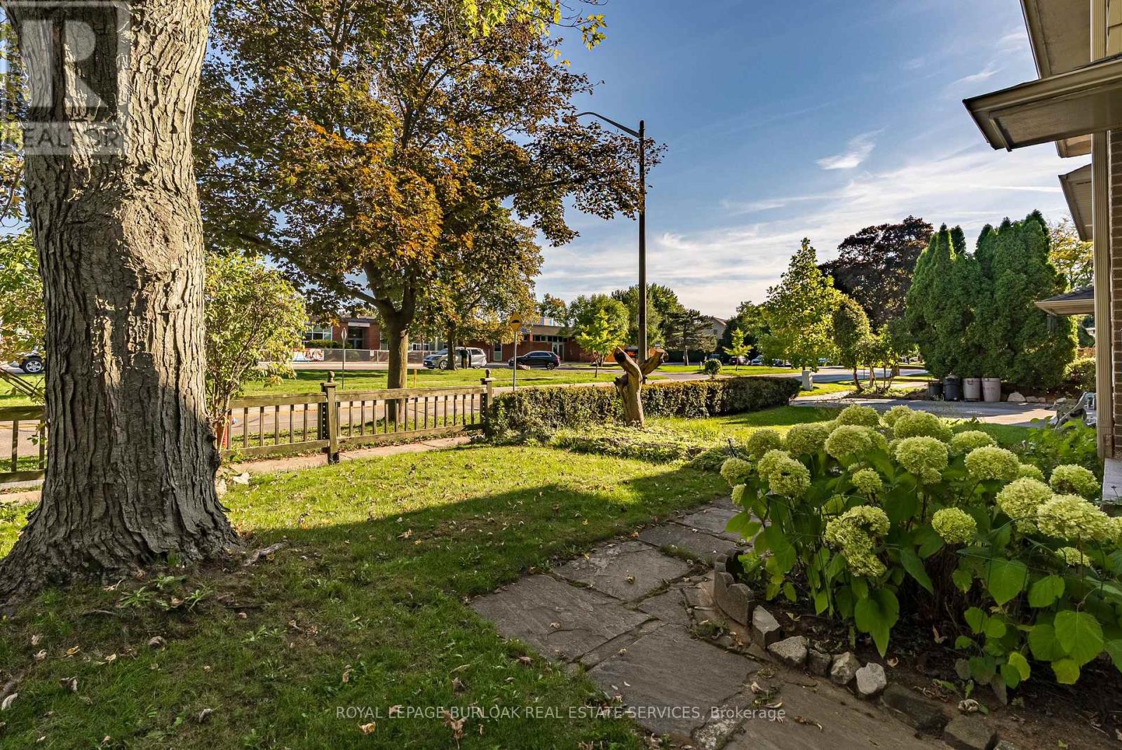 214 Vance Drive, Oakville, Ontario  L6L 3L1 - Photo 47 - W12662698