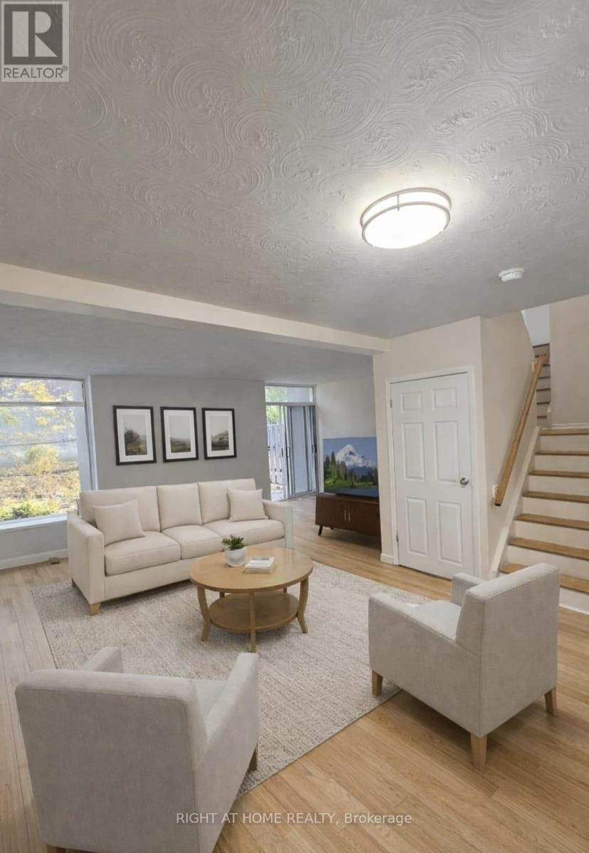 22 - 21 LEXINGTON AVENUE, Toronto, Ontario