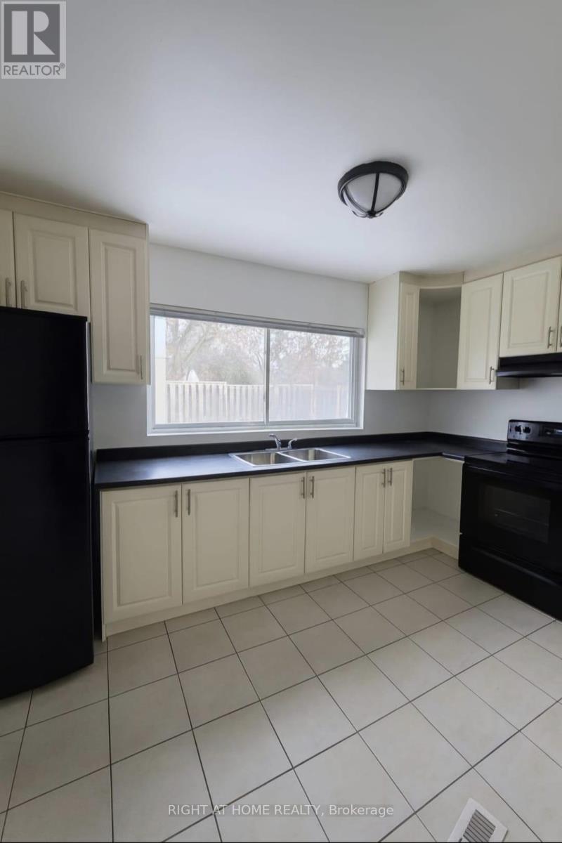 22 - 21 Lexington Avenue, Toronto, Ontario  M9V 2G4 - Photo 2 - W12662706
