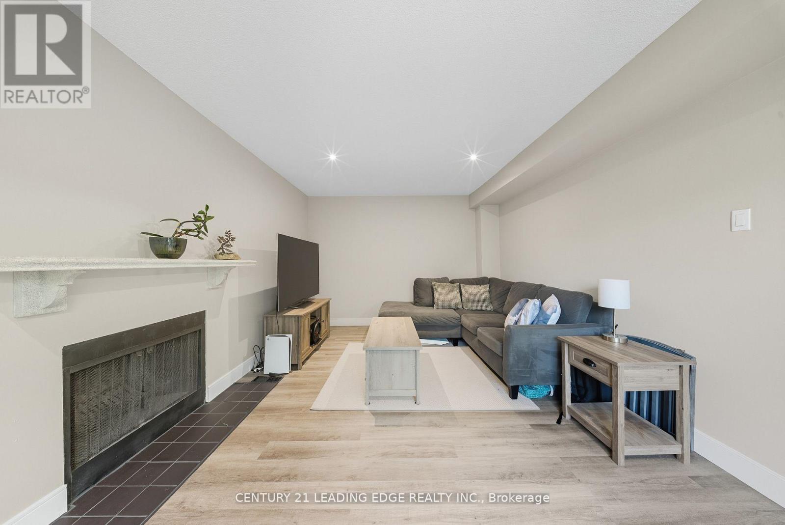 416 Scottsdale Drive, Guelph, Ontario  N1G 2Z8 - Photo 5 - X12662704