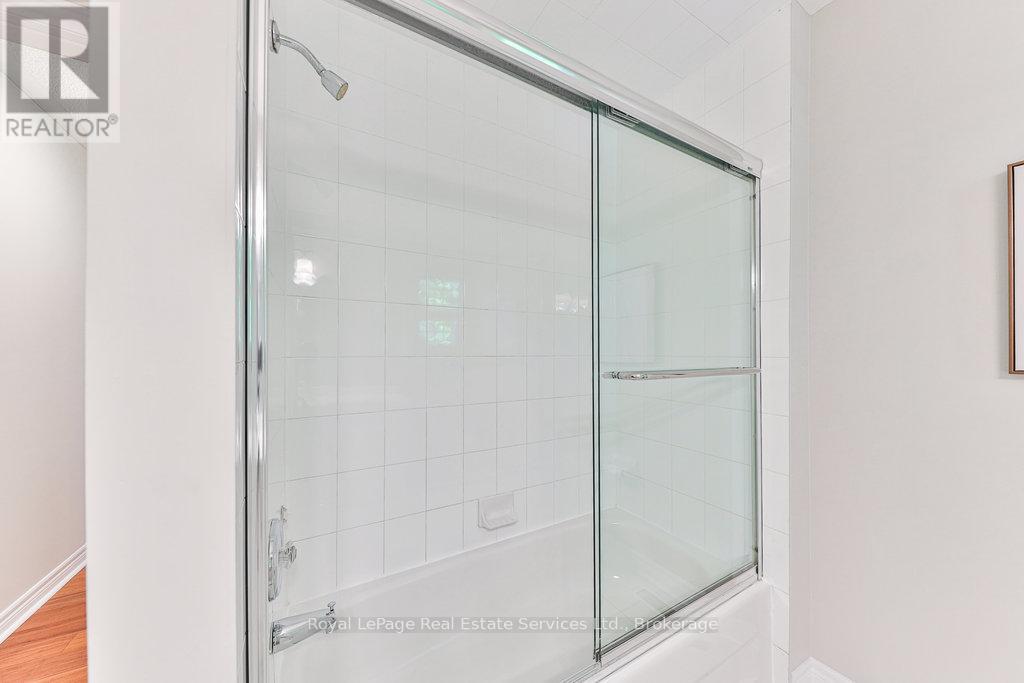 1688 Glenvista Drive, Oakville, Ontario  L6H 6K6 - Photo 23 - W12662832