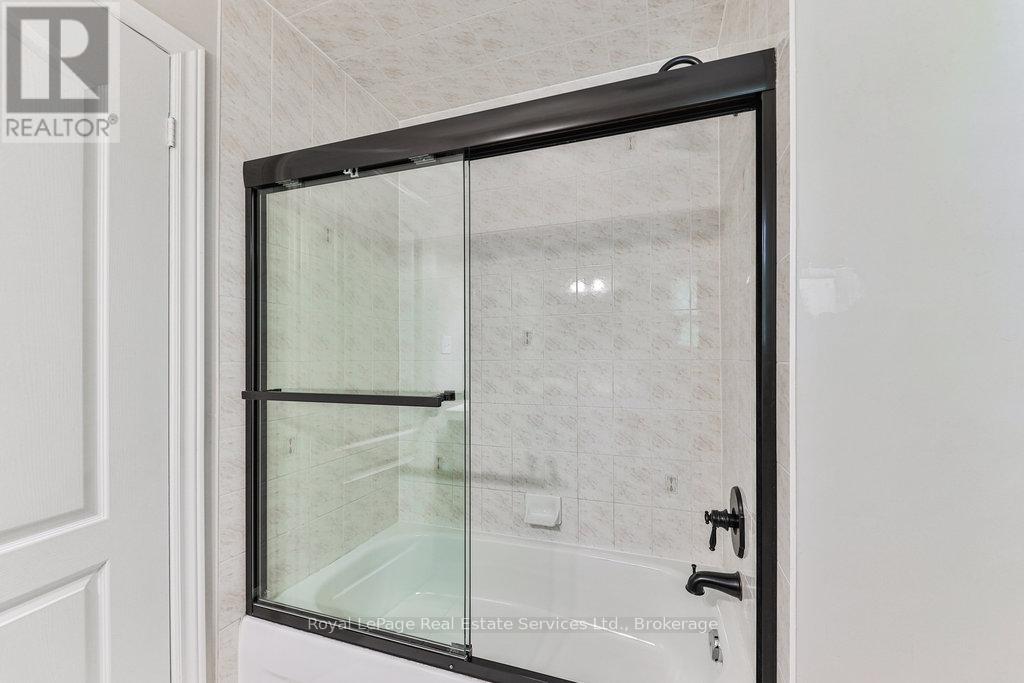 1688 Glenvista Drive, Oakville, Ontario  L6H 6K6 - Photo 29 - W12662832