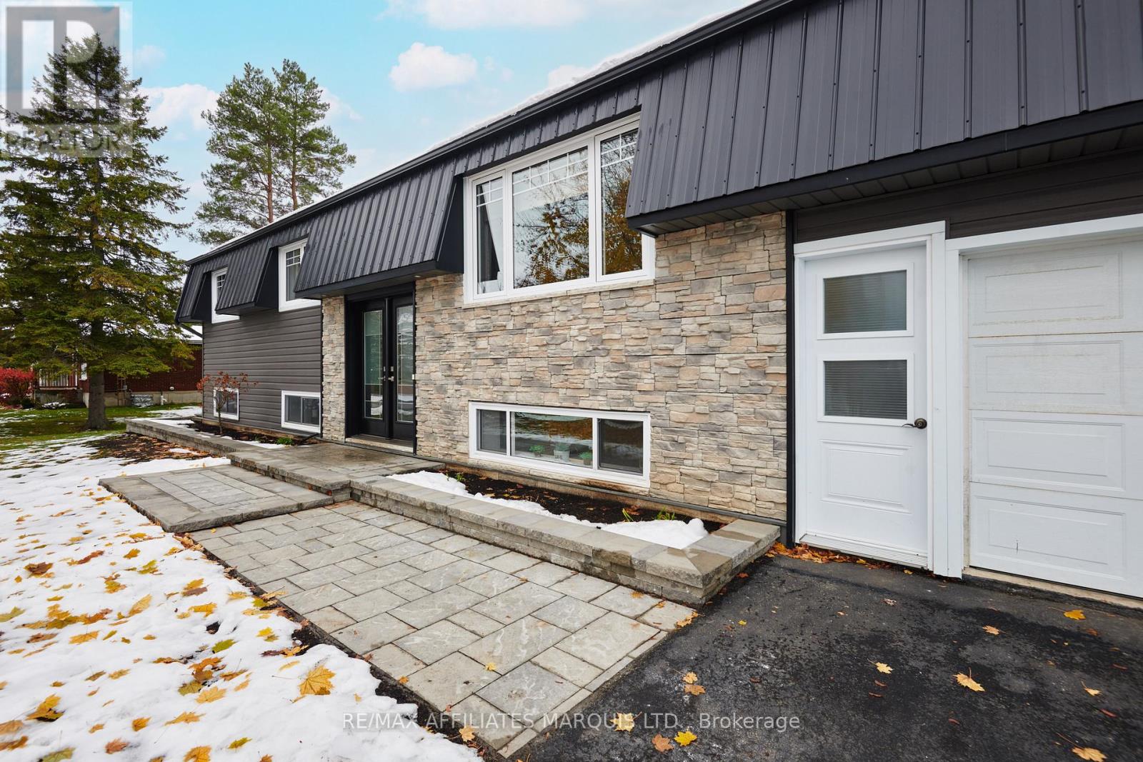 20391 Park Crescent, South Glengarry, Ontario  K0C 1L0 - Photo 3 - X12662812