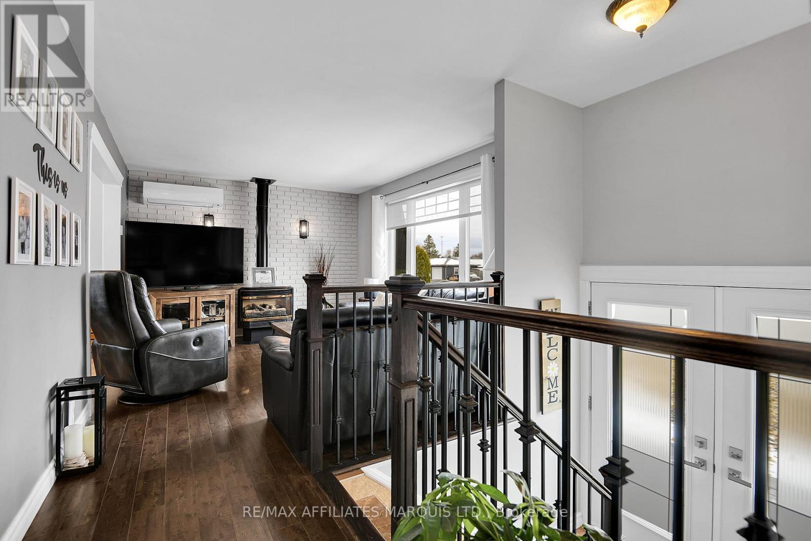 20391 Park Crescent, South Glengarry, Ontario  K0C 1L0 - Photo 5 - X12662812