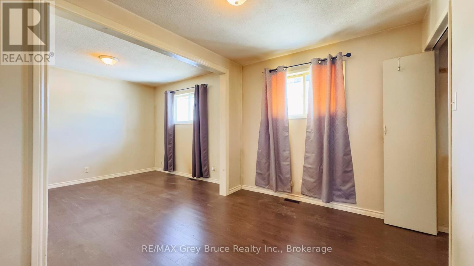 276 West Street, Georgian Bluffs, Ontario  N4K 5N7 - Photo 12 - X12662830