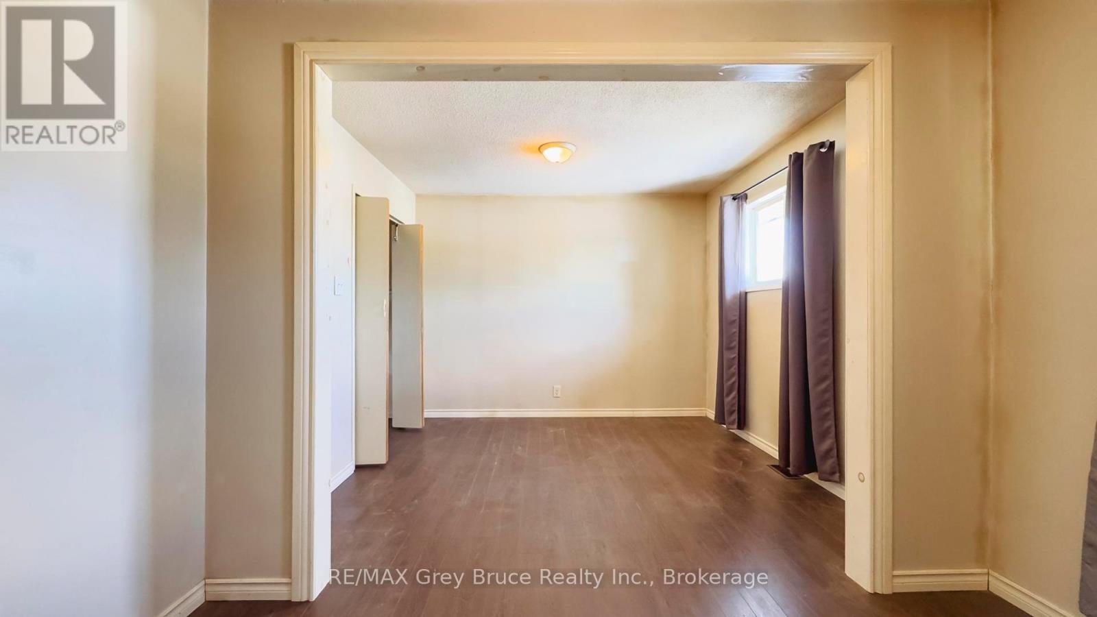 276 West Street, Georgian Bluffs, Ontario  N4K 5N7 - Photo 13 - X12662830