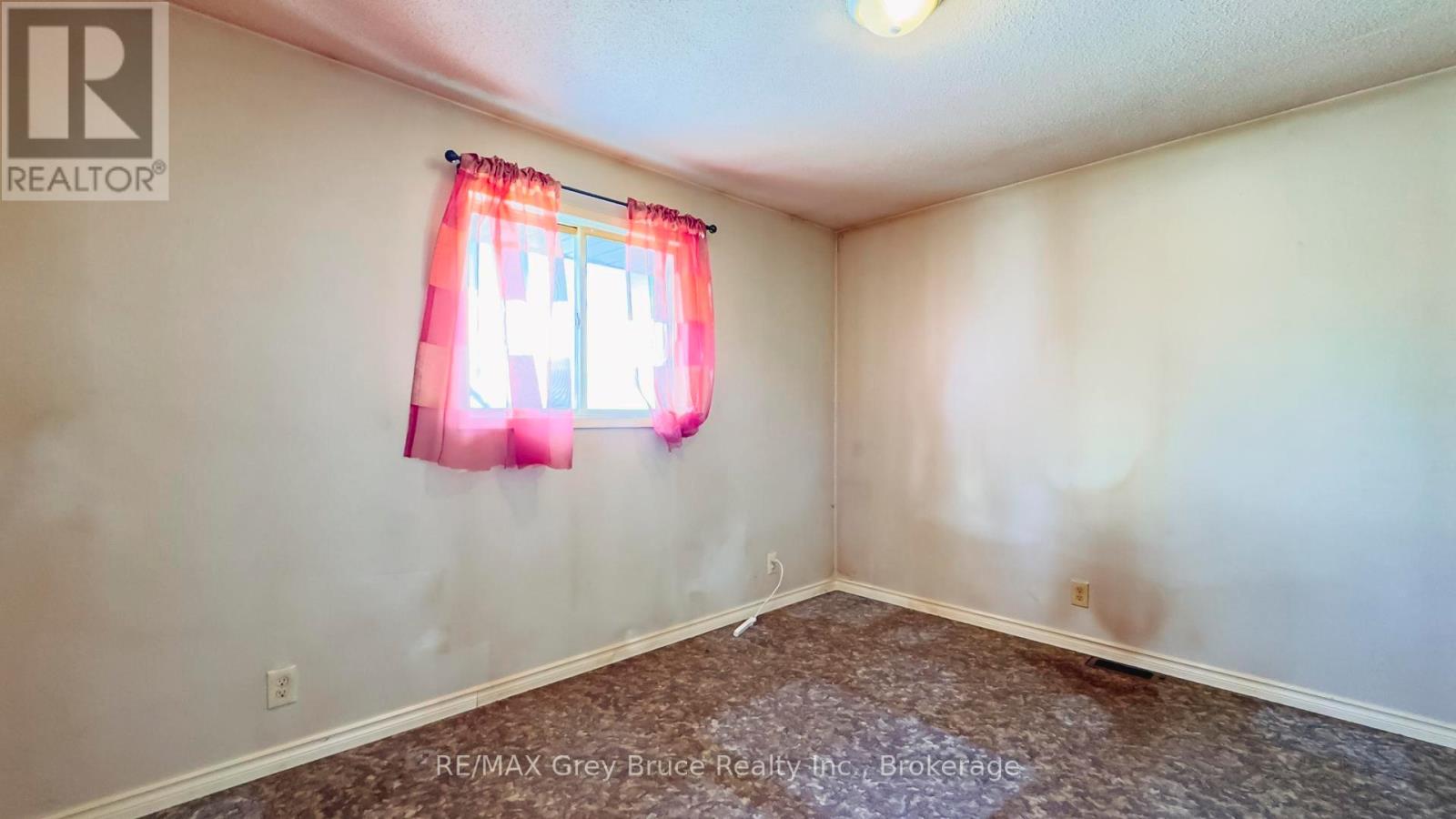 276 West Street, Georgian Bluffs, Ontario  N4K 5N7 - Photo 14 - X12662830