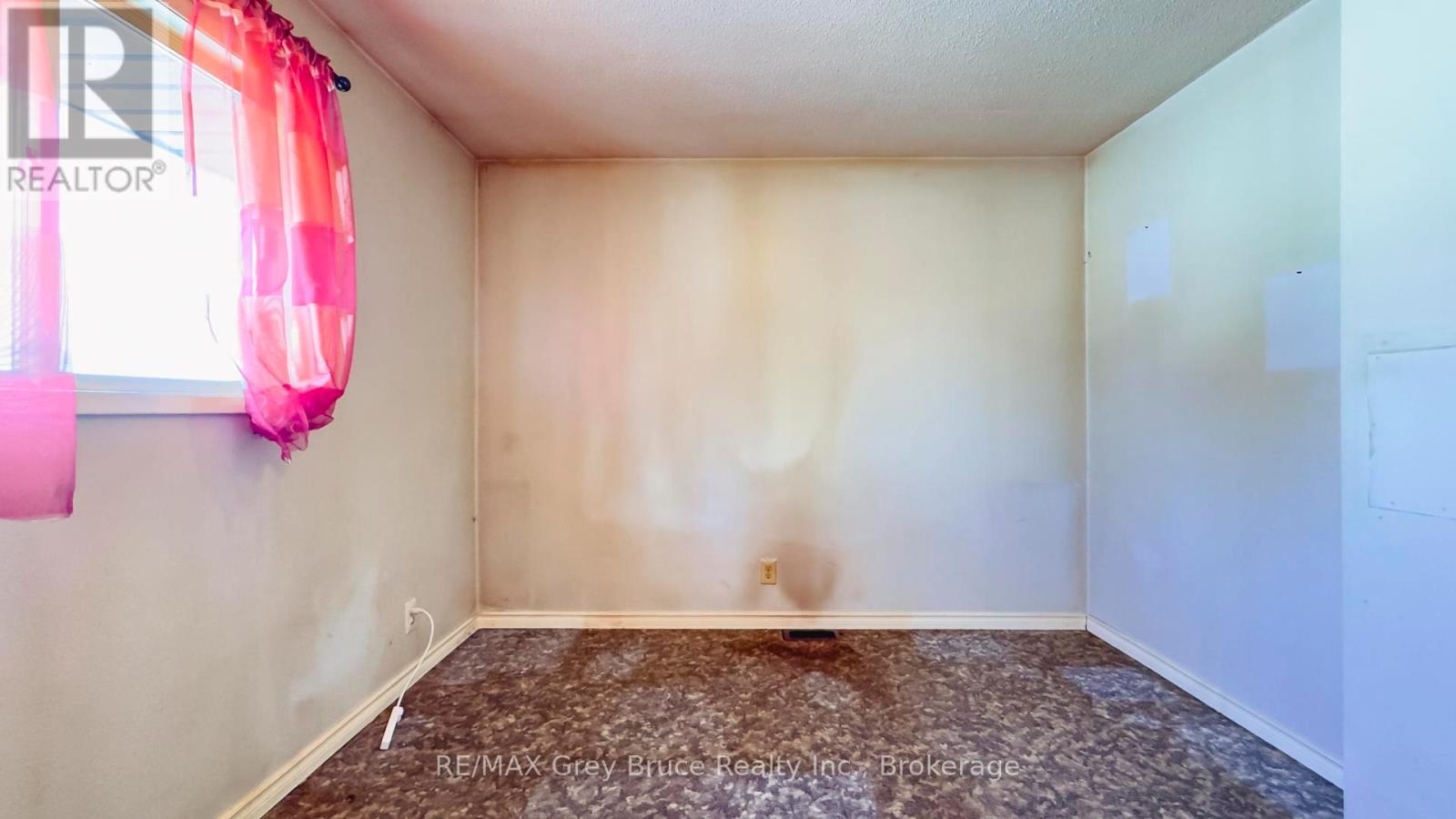 276 West Street, Georgian Bluffs, Ontario  N4K 5N7 - Photo 15 - X12662830