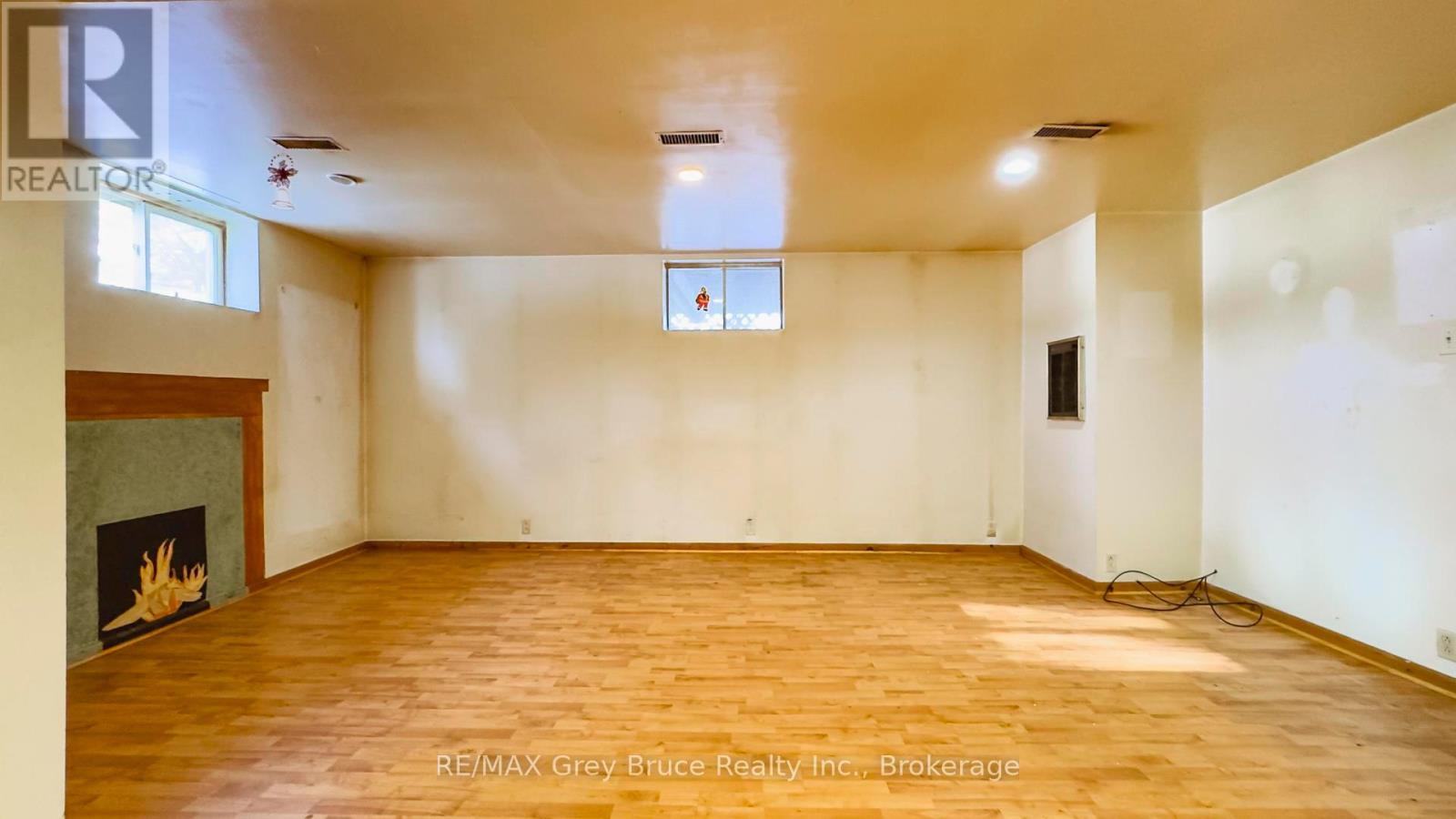 276 West Street, Georgian Bluffs, Ontario  N4K 5N7 - Photo 16 - X12662830